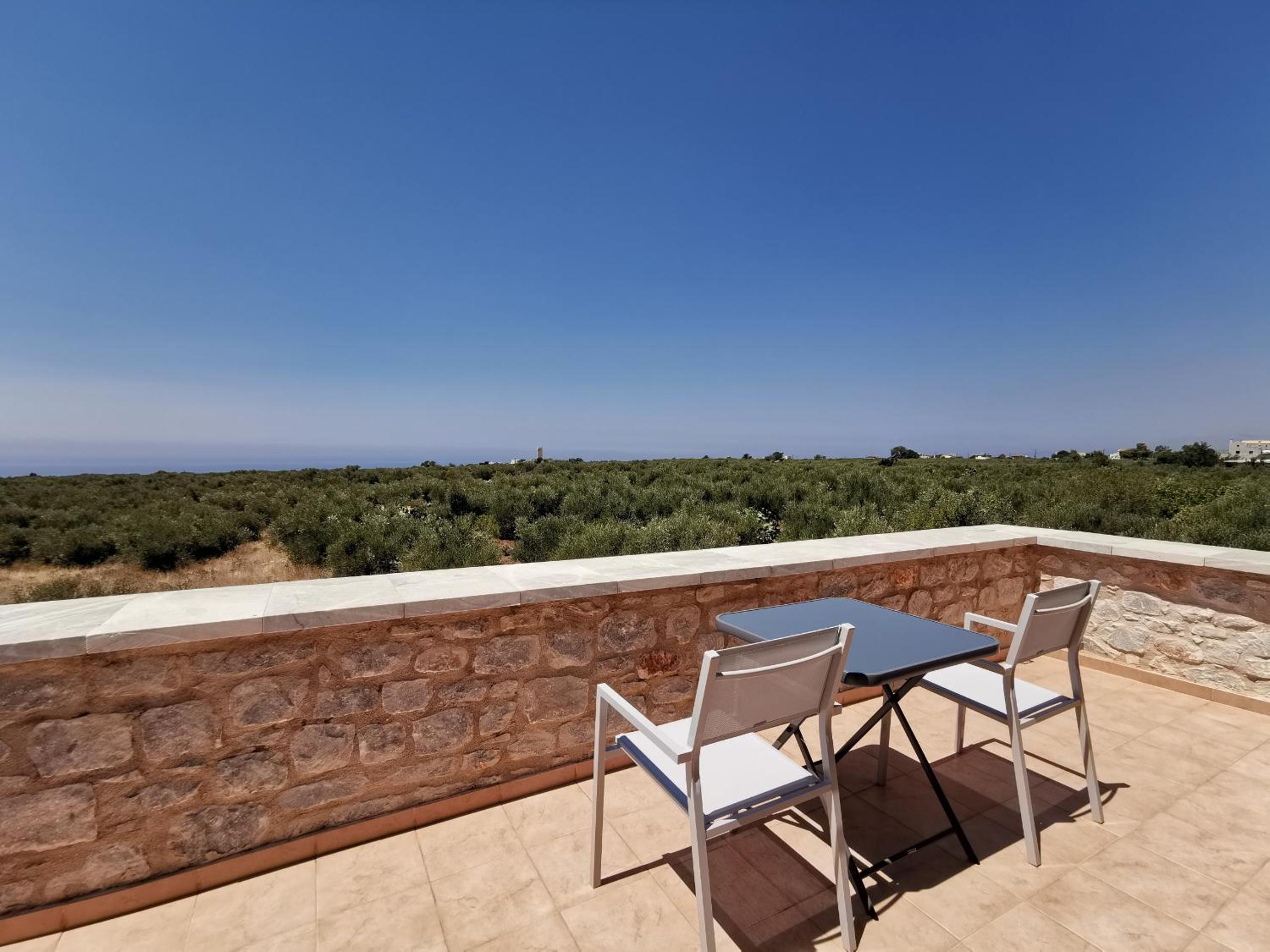 Anaroussa Villa