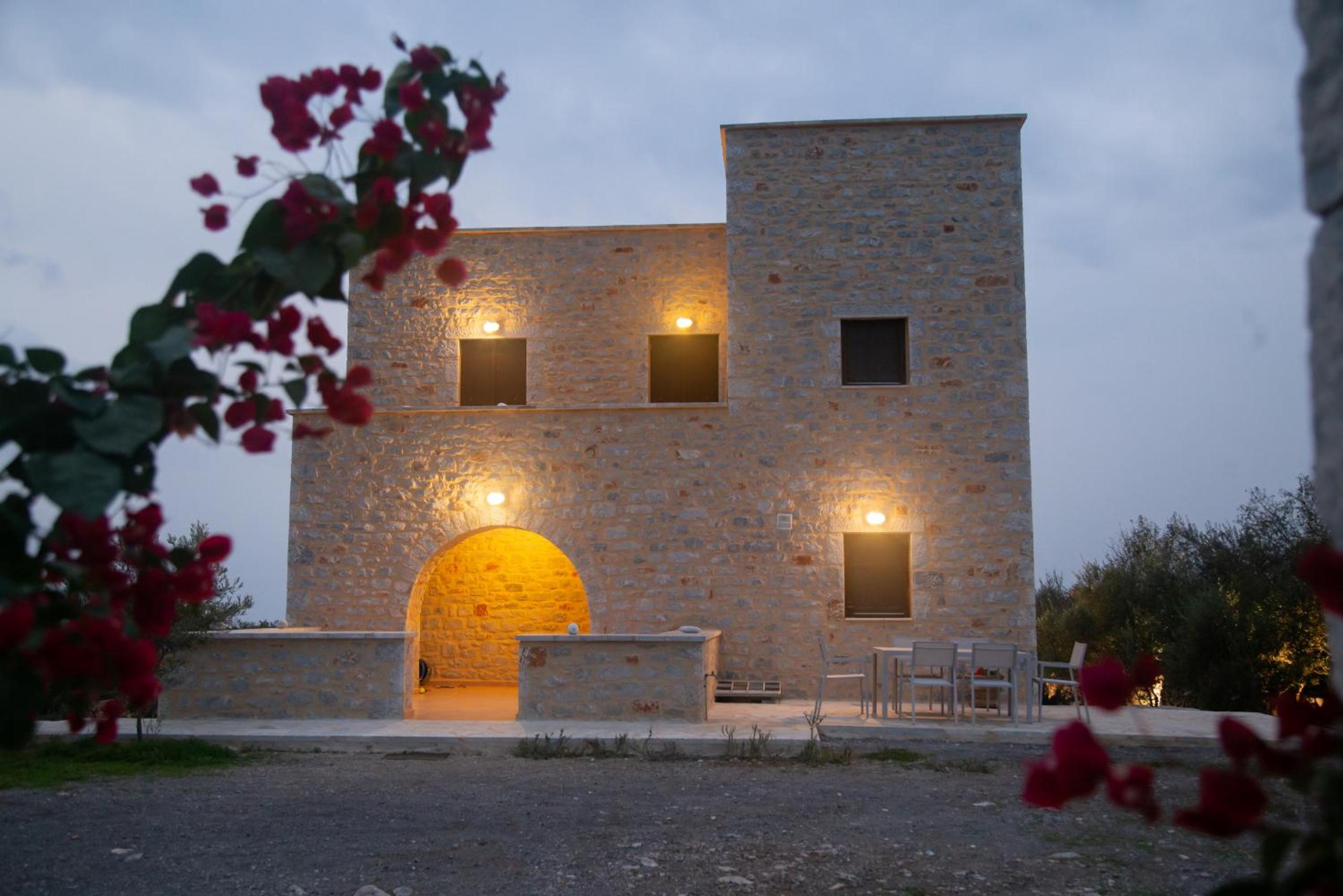 Anaroussa Villa