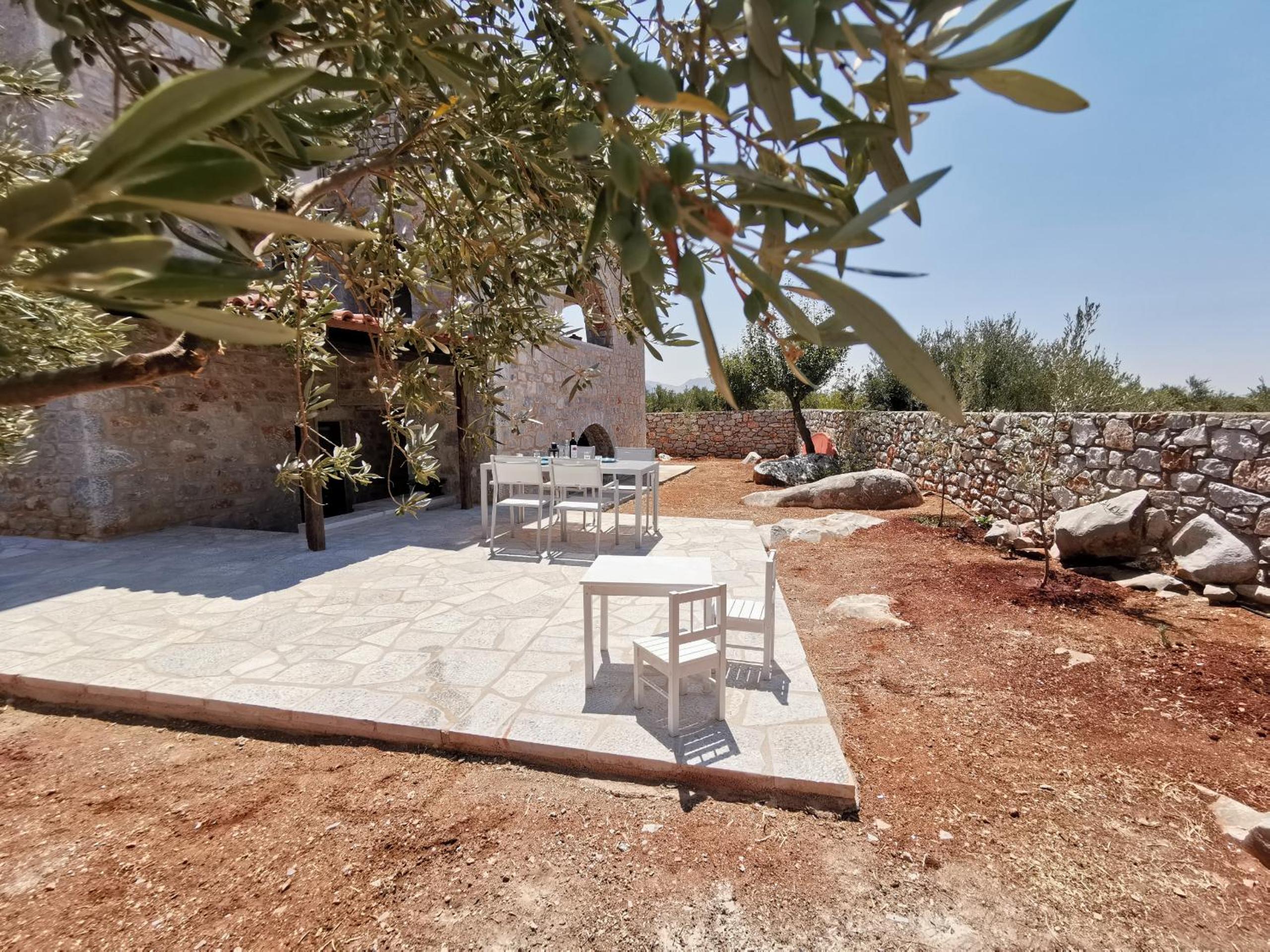 Anaroussa Villa