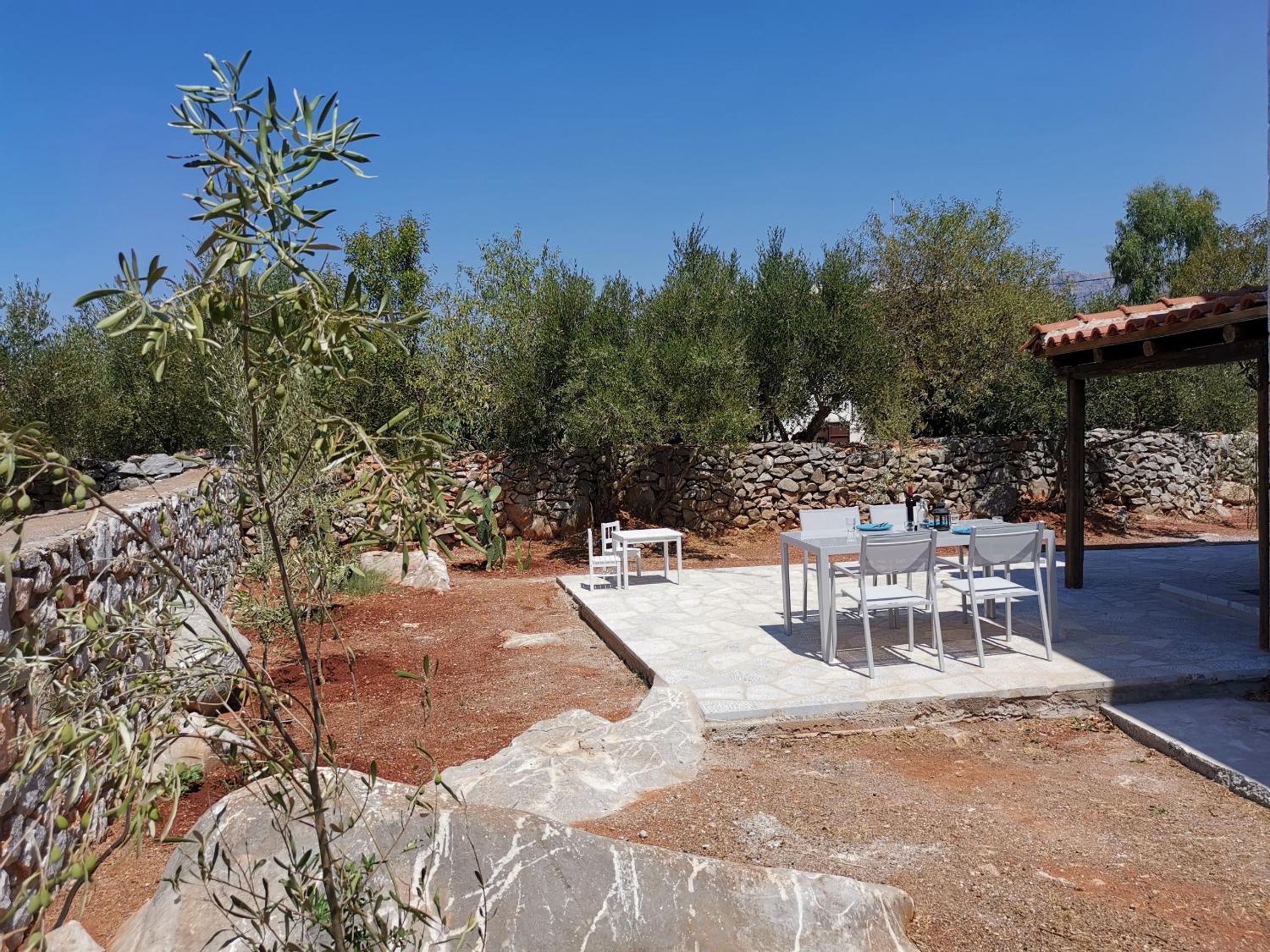 Anaroussa Villa