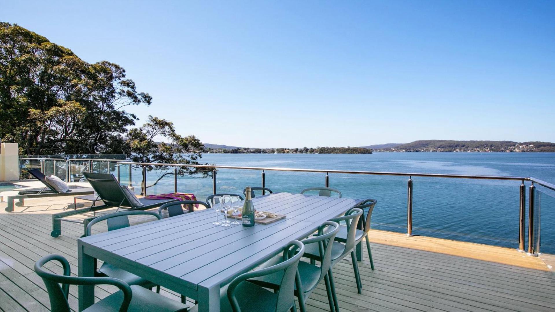 Waters Edge - Point Clare - Pool , Spa, Private Jetty