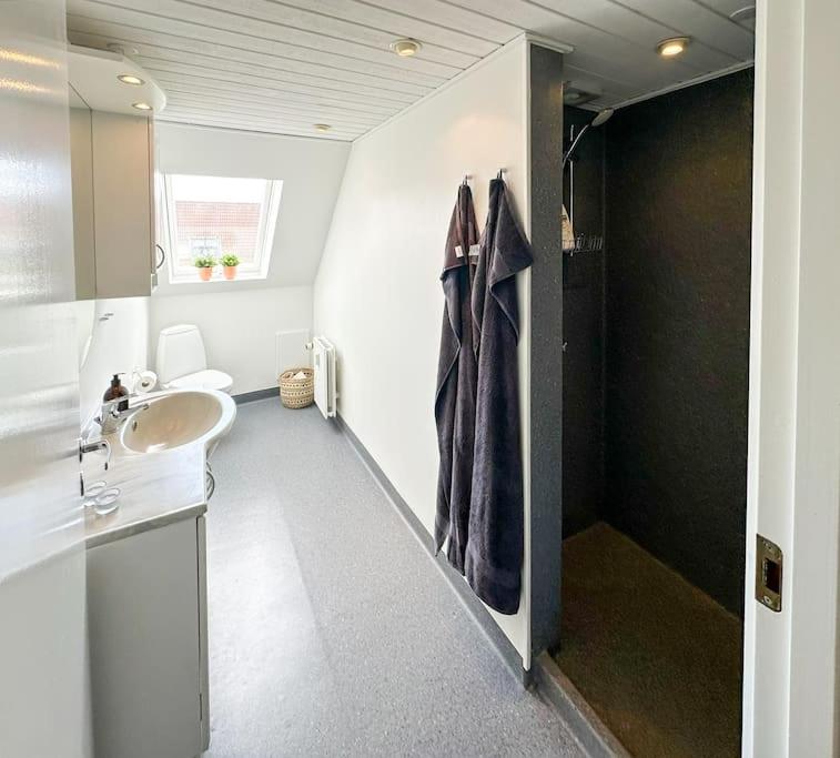 Modern apartment for 6 in city center view 2