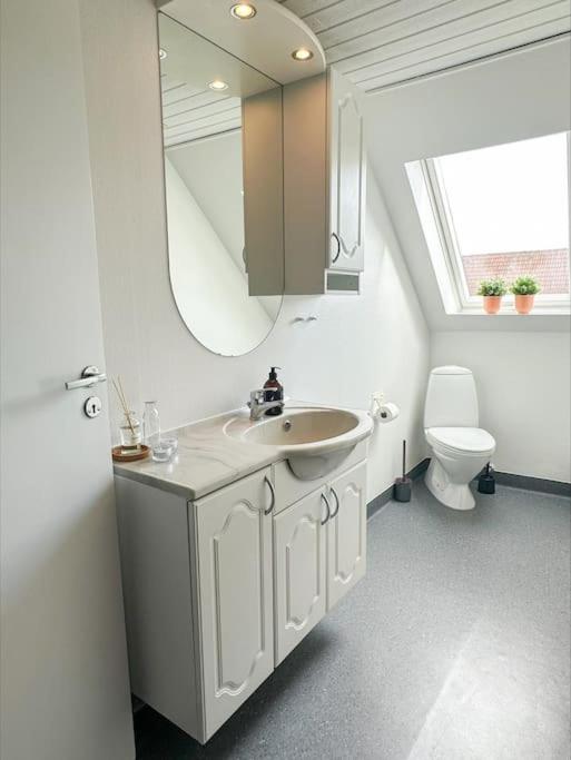 Modern apartment for 6 in city center view 4
