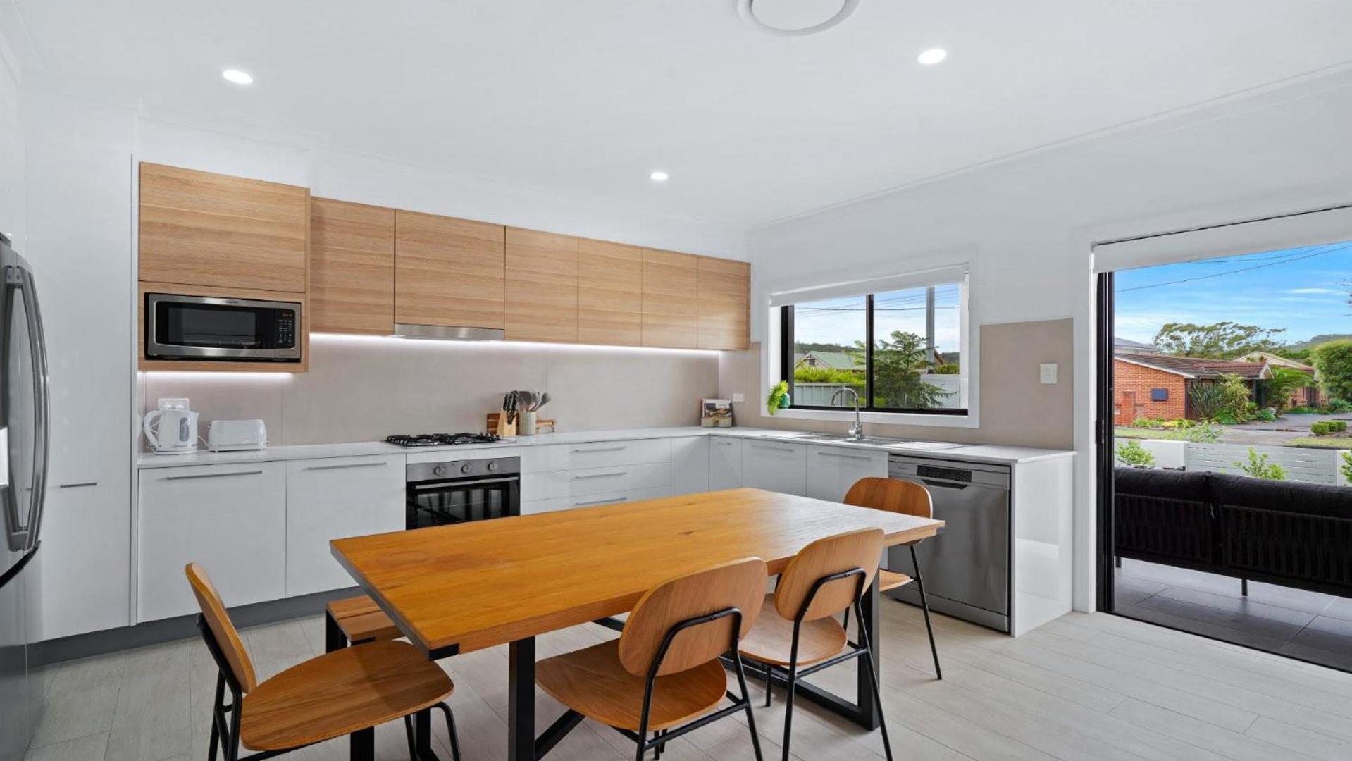 Bay Bliss U1 - Booker Bay, walk to Ettalong beach, shops, cafes