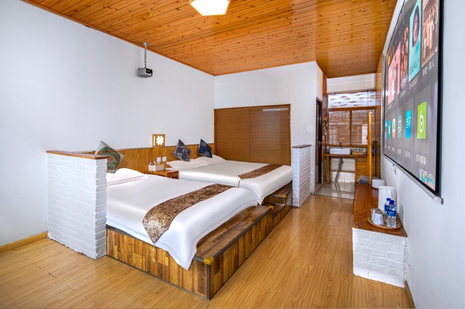 Dali Buxianshan Guesthouse-in Dali ancient city, free coffee, english speaking employee