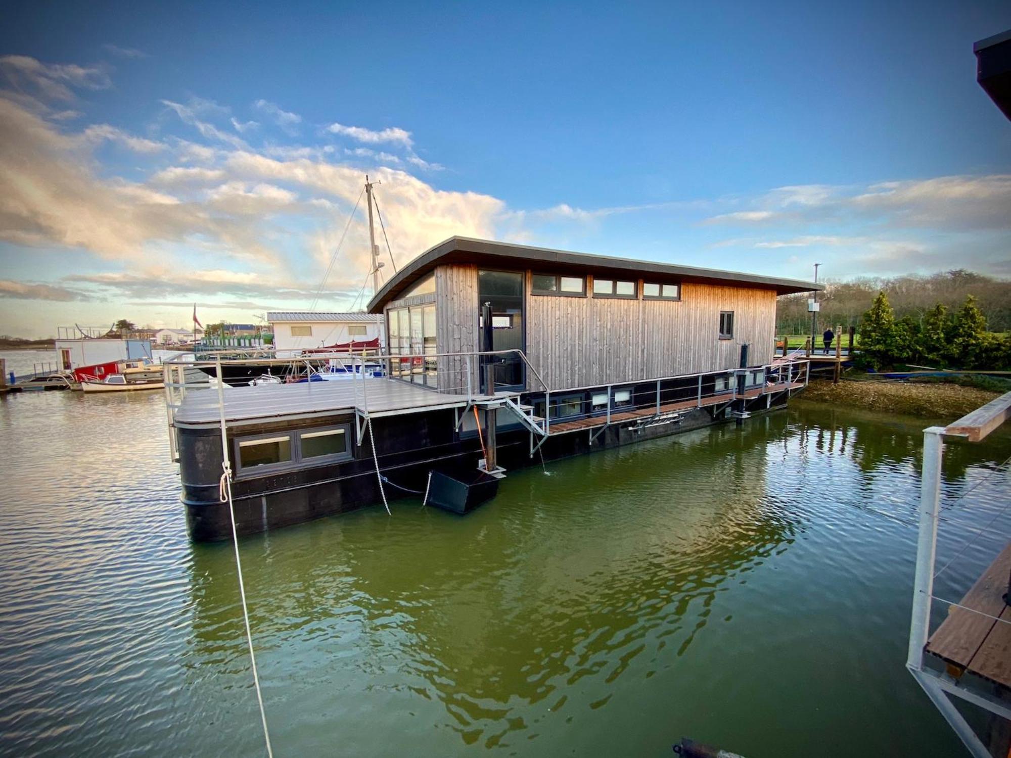 Houseboat Islay