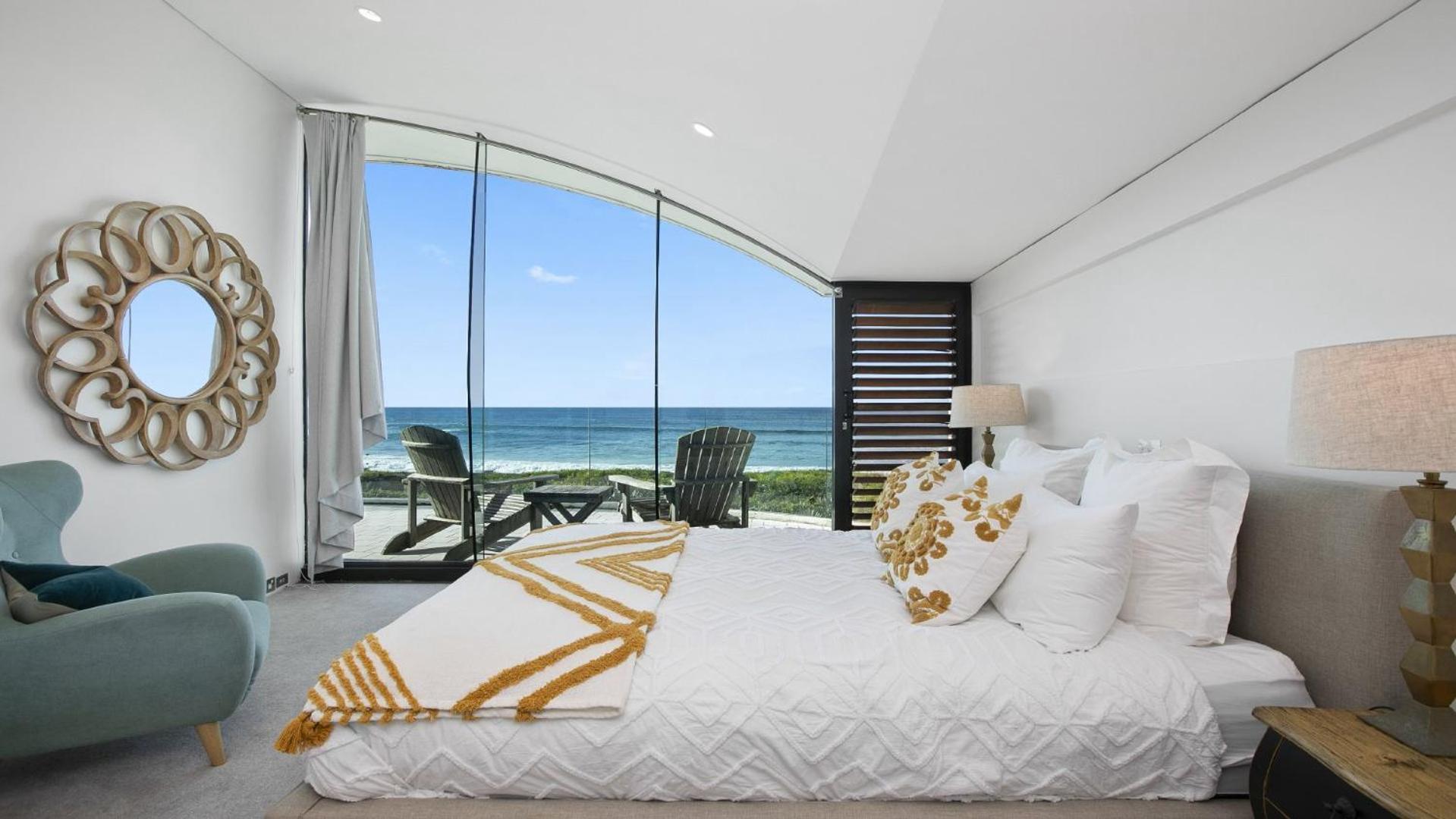 Philotimo - Absolute Beach Front at North Avoca
