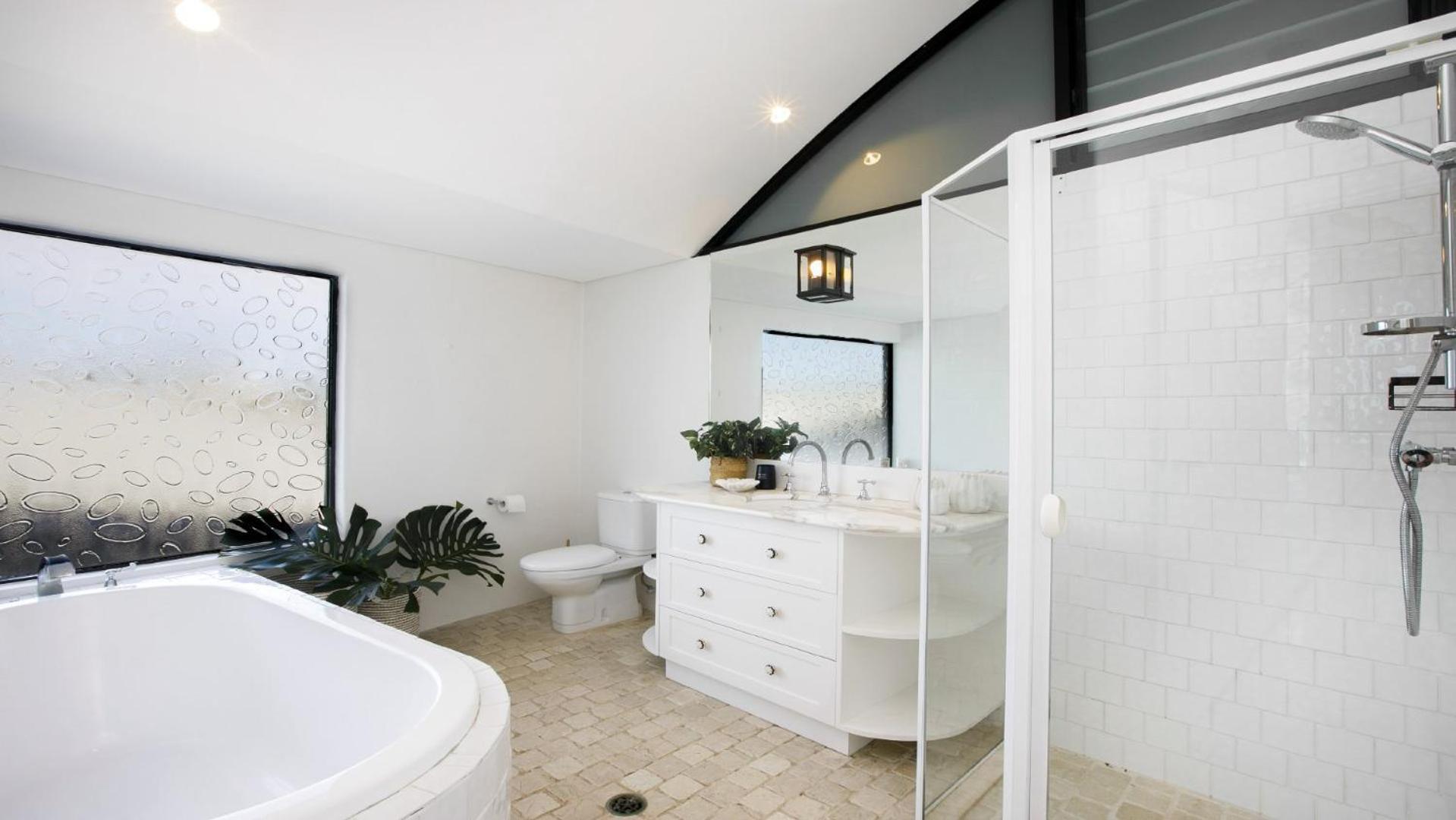 Philotimo - Absolute Beach Front at North Avoca