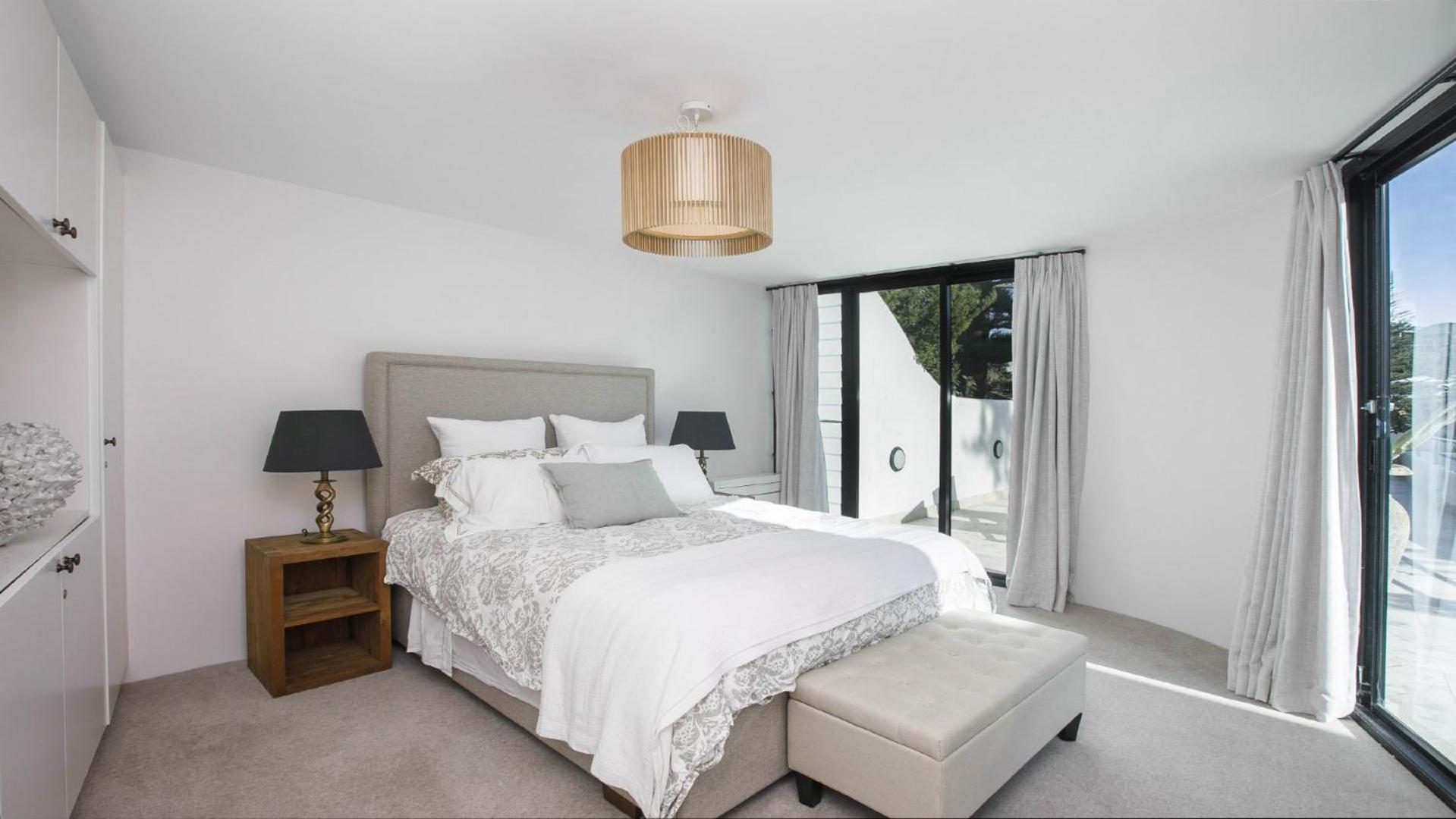 Philotimo - Absolute Beach Front at North Avoca