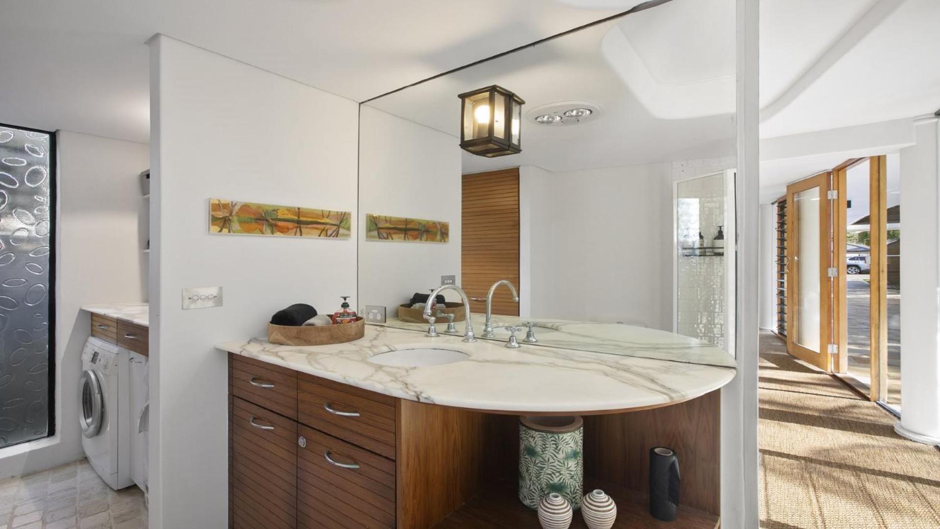 Philotimo - Absolute Beach Front at North Avoca