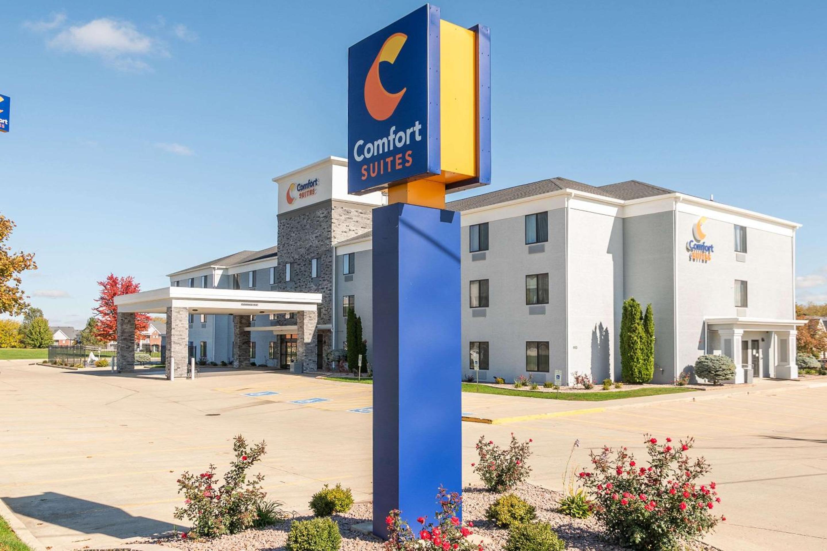 Comfort Suites Bloomington I-55 and I-74 view 5