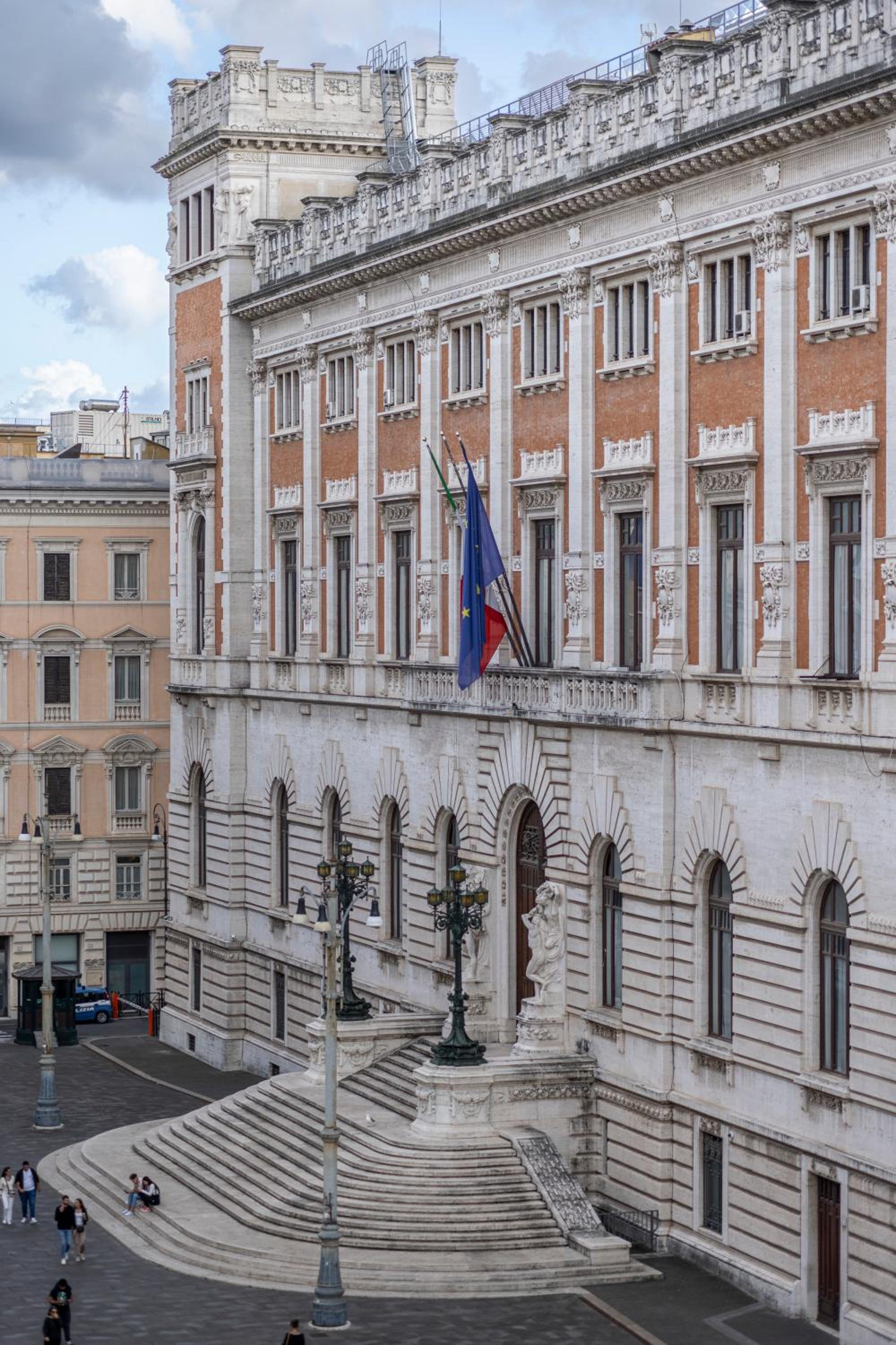Parlamento Luxury Apartment