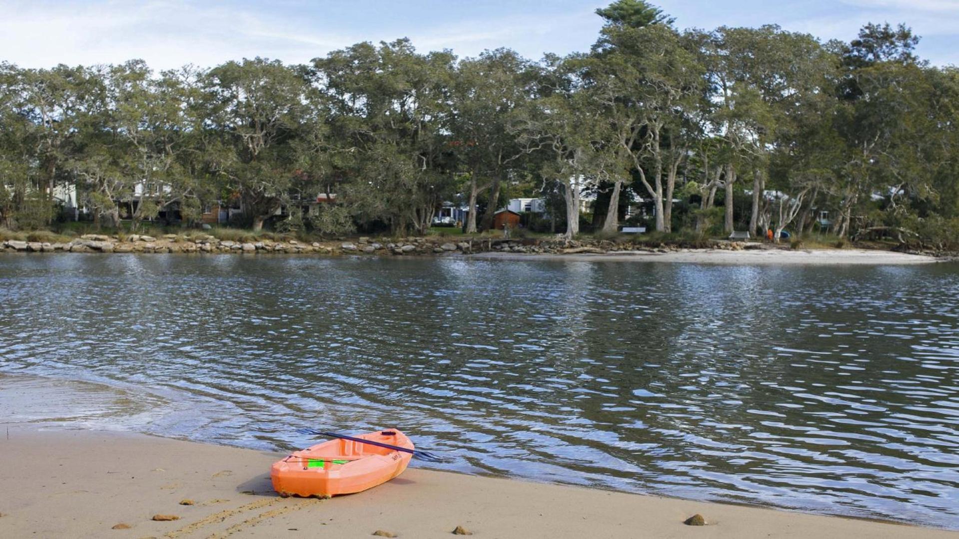 Wisteria Cottage on the Lagoon/Beach