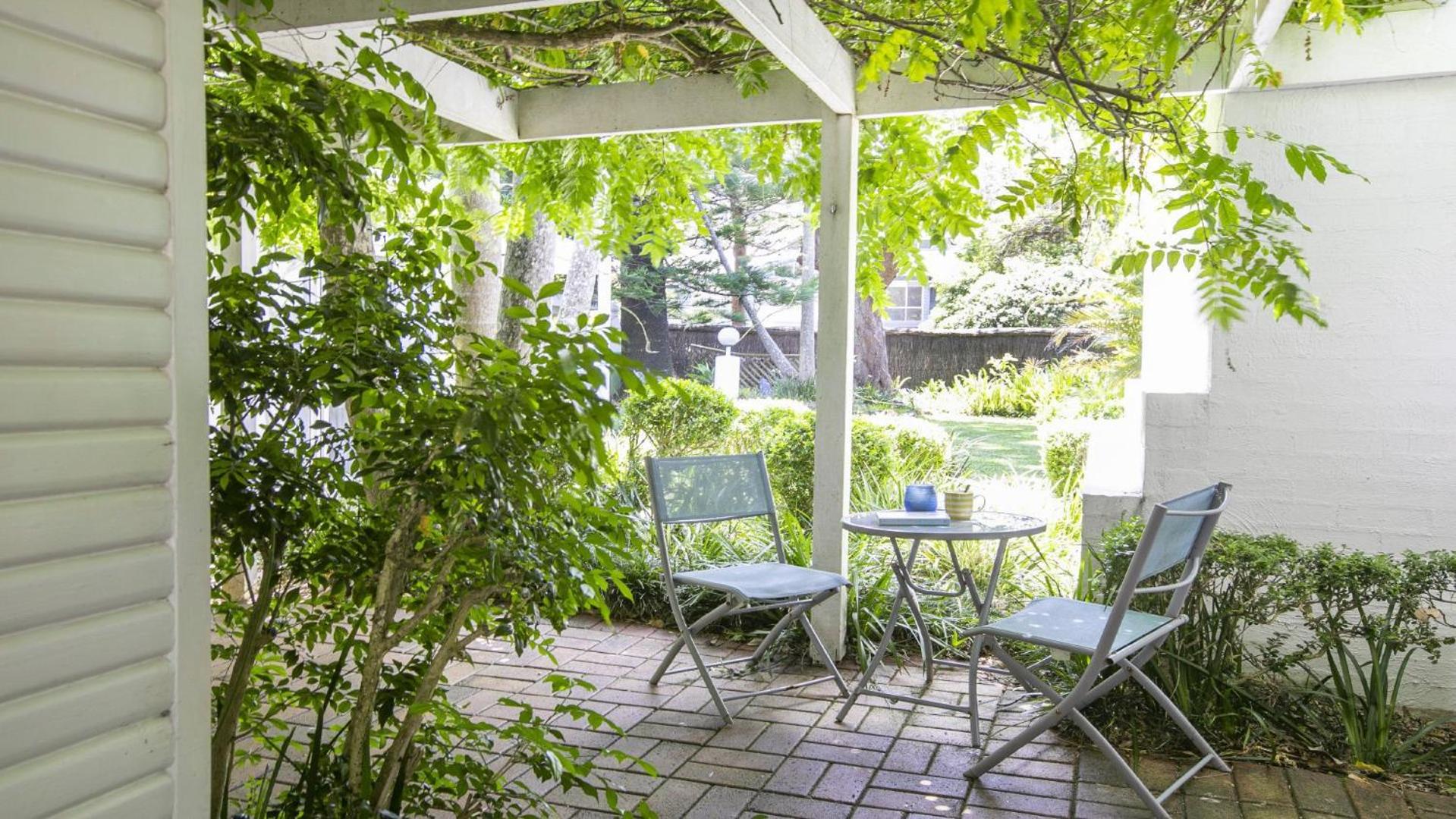 Wisteria Cottage on the Lagoon/Beach