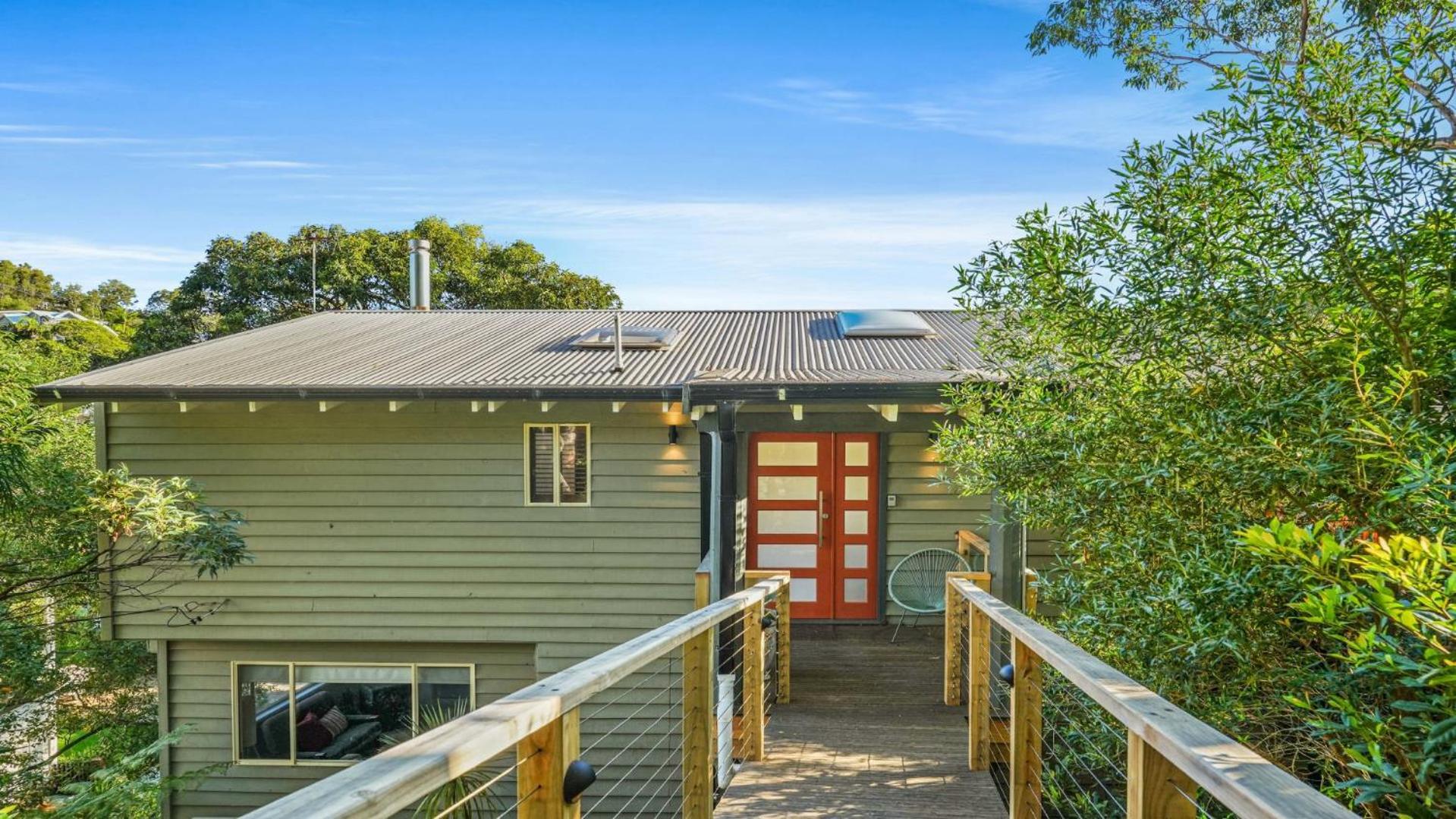 Sublime Beach Getaway, Spacious Balcony with BBQ