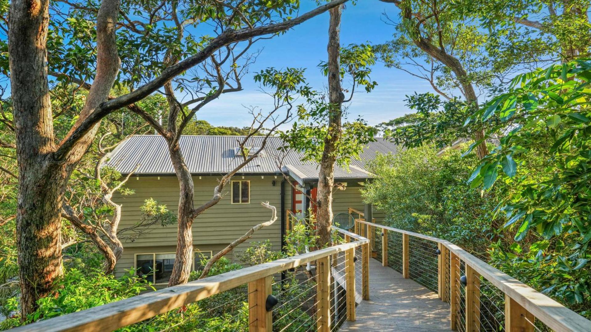 Sublime Beach Getaway, Spacious Balcony with BBQ