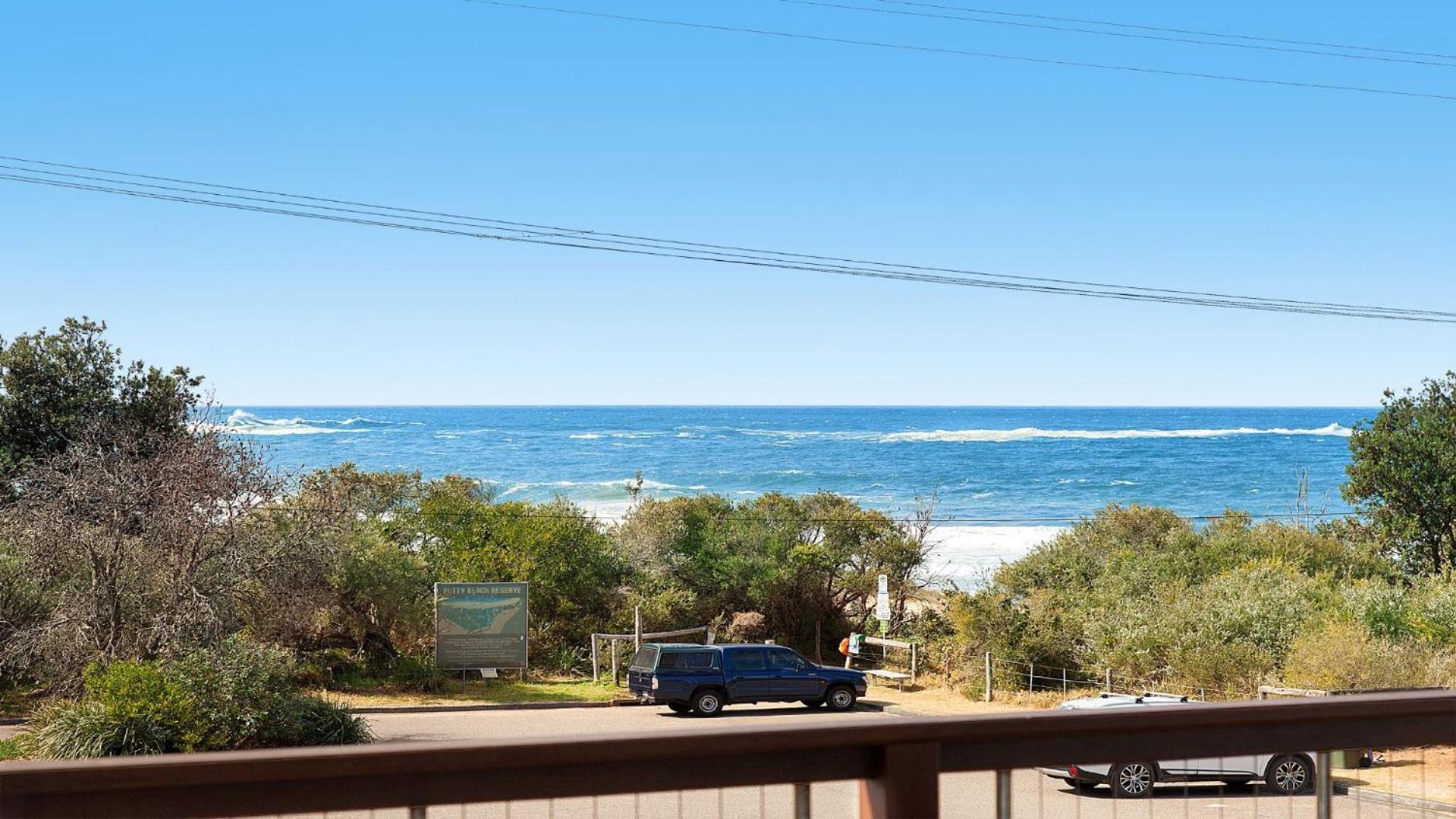 Killcare Beach Abode with AC
