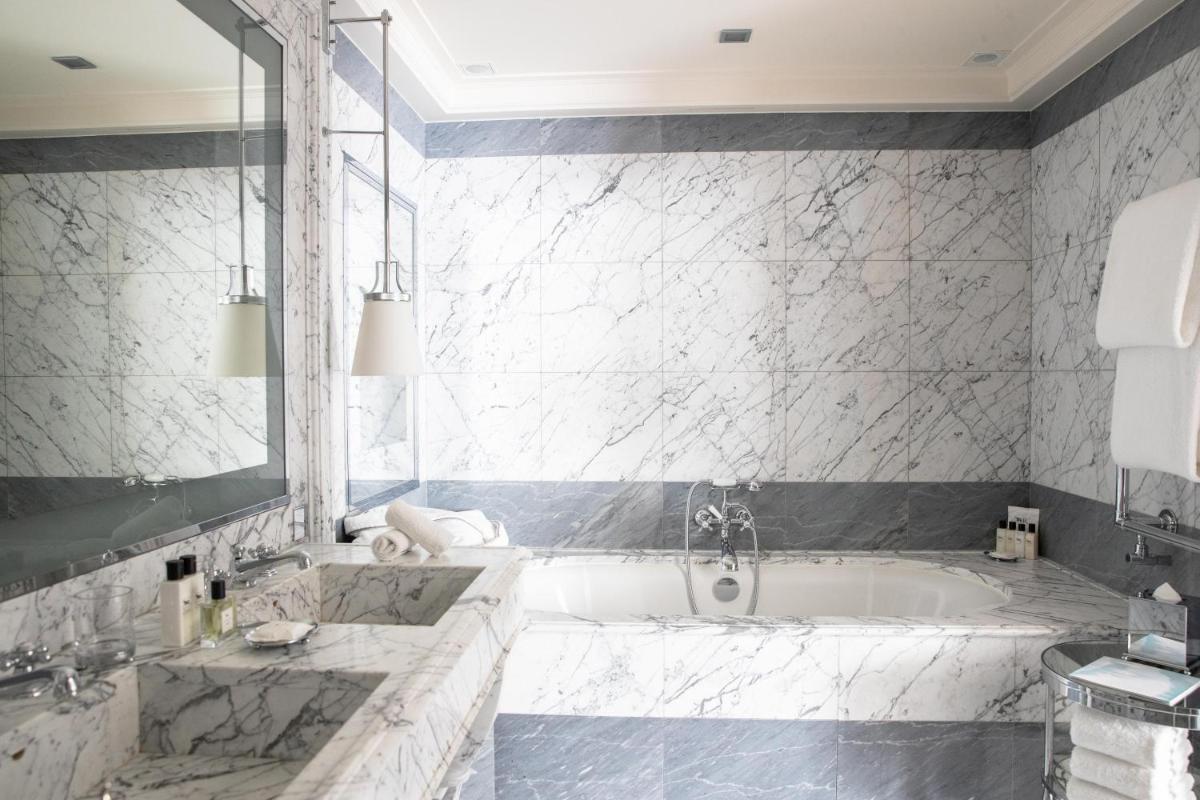 La Reserve Paris Hotel and Spa 51