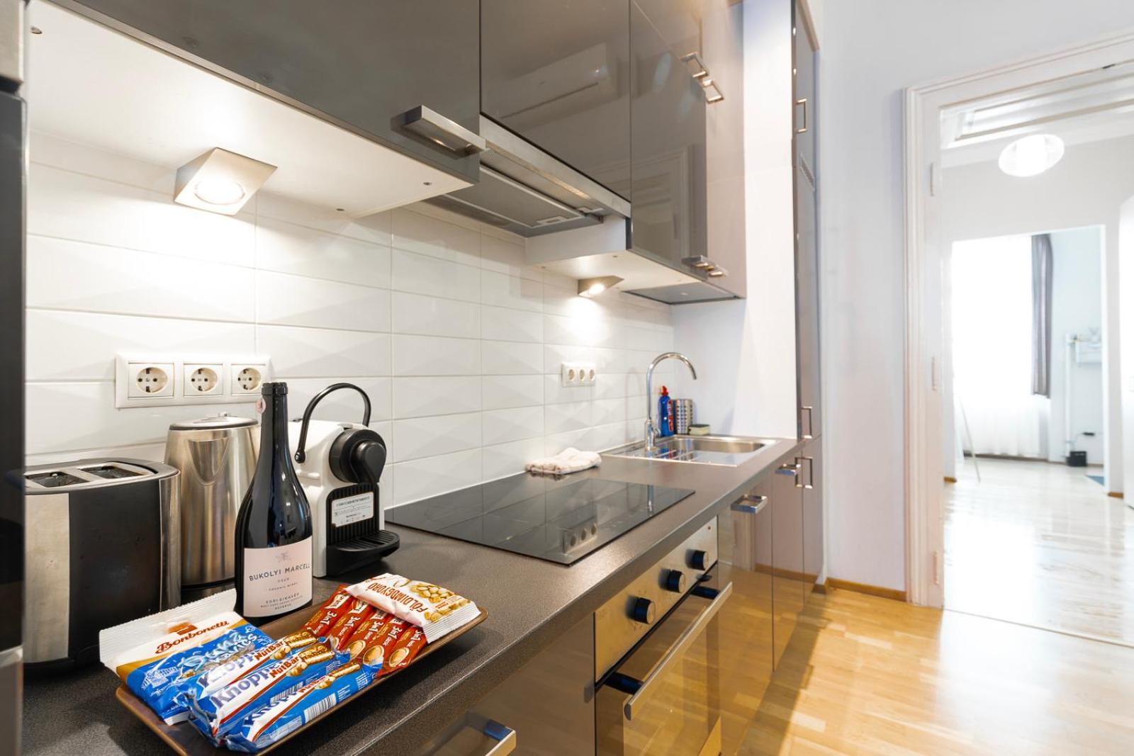 Luxury Apartment with Spacious Livingroom at Opera House view 5