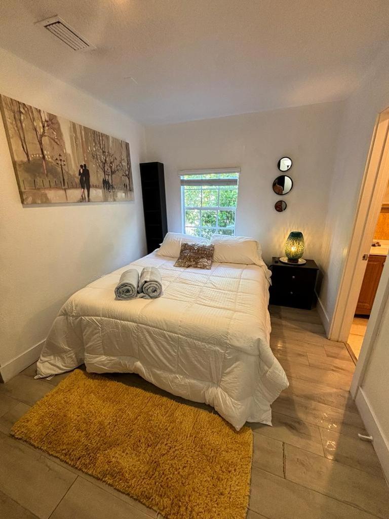 Quiet & Centrally located House - PRIVATE PARKING, LAUNDRY AND STORAGE FOR LUGGAGE