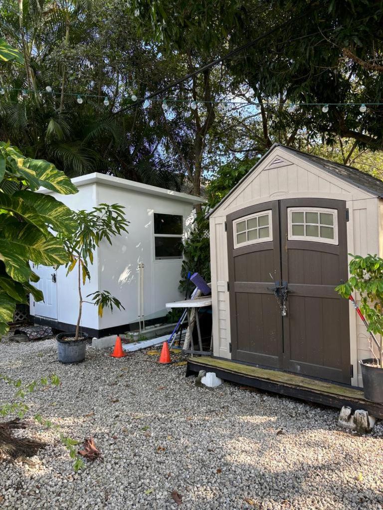 Quiet & Centrally located House - PRIVATE PARKING, LAUNDRY AND STORAGE FOR LUGGAGE