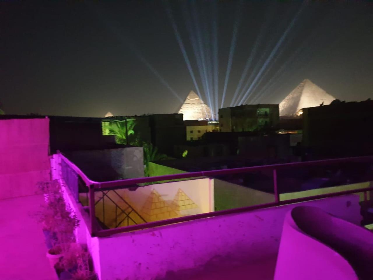 2 Jana Pyramids view inn