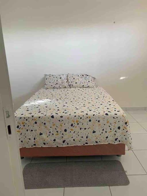 Apto com 3 dormitórios com ar, Vista para praia em Morro Branco - Fortaleza