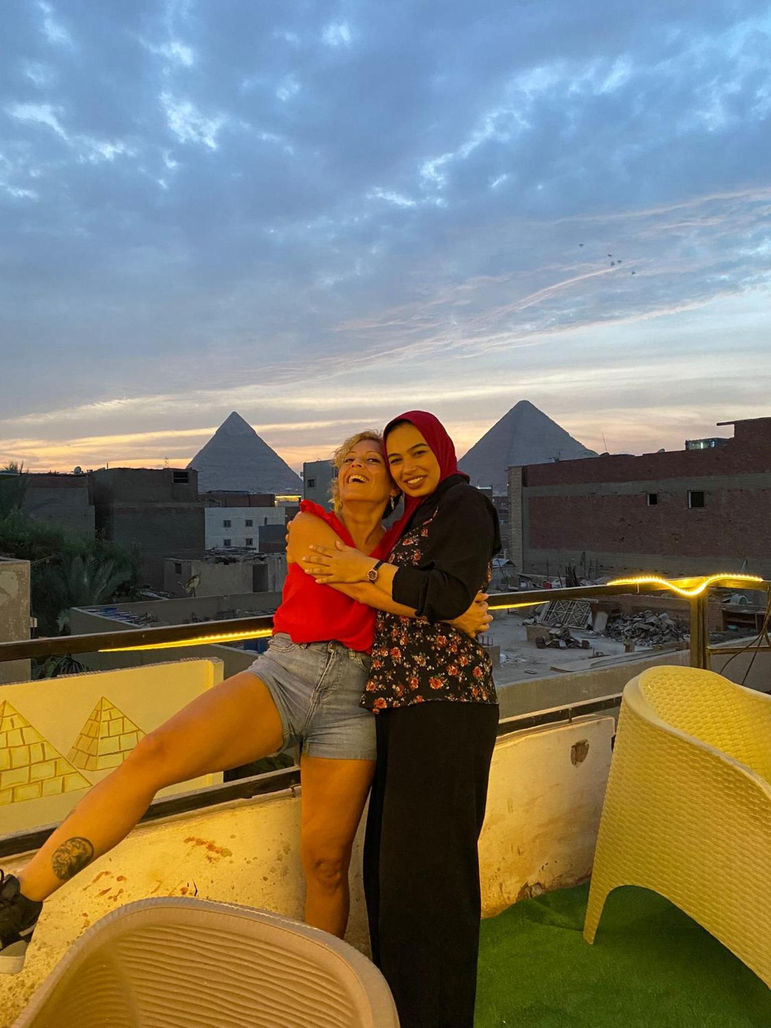 2 Jana Pyramids view inn