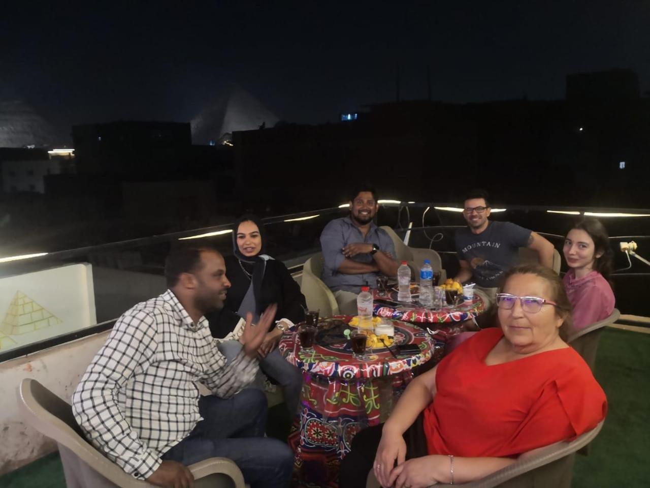 2 Jana Pyramids view inn