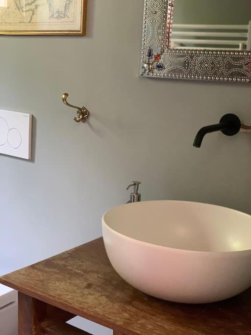 'Le Petit Clos Suites'- Charming Getaway on Leman Lake