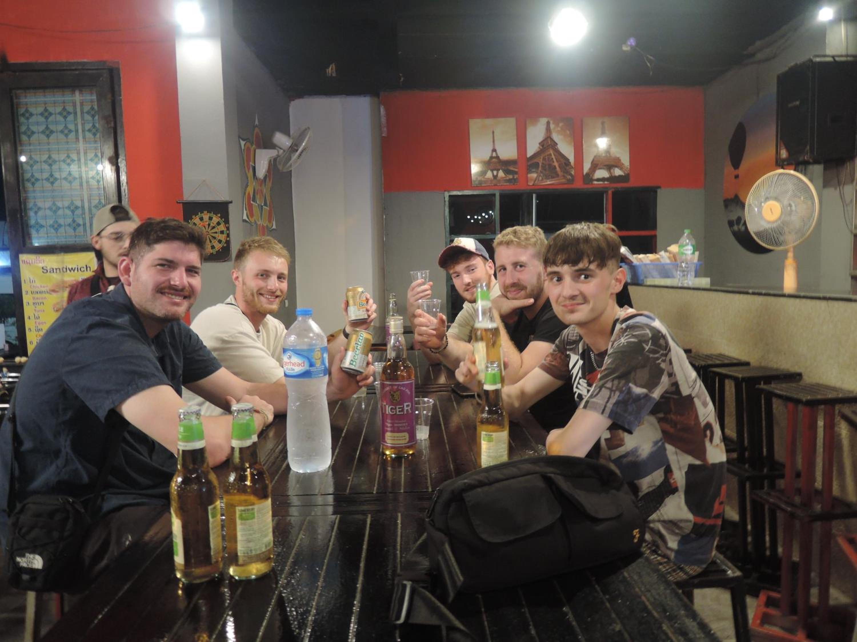 Vangvieng Rock Backpacker Rooftop Hostel