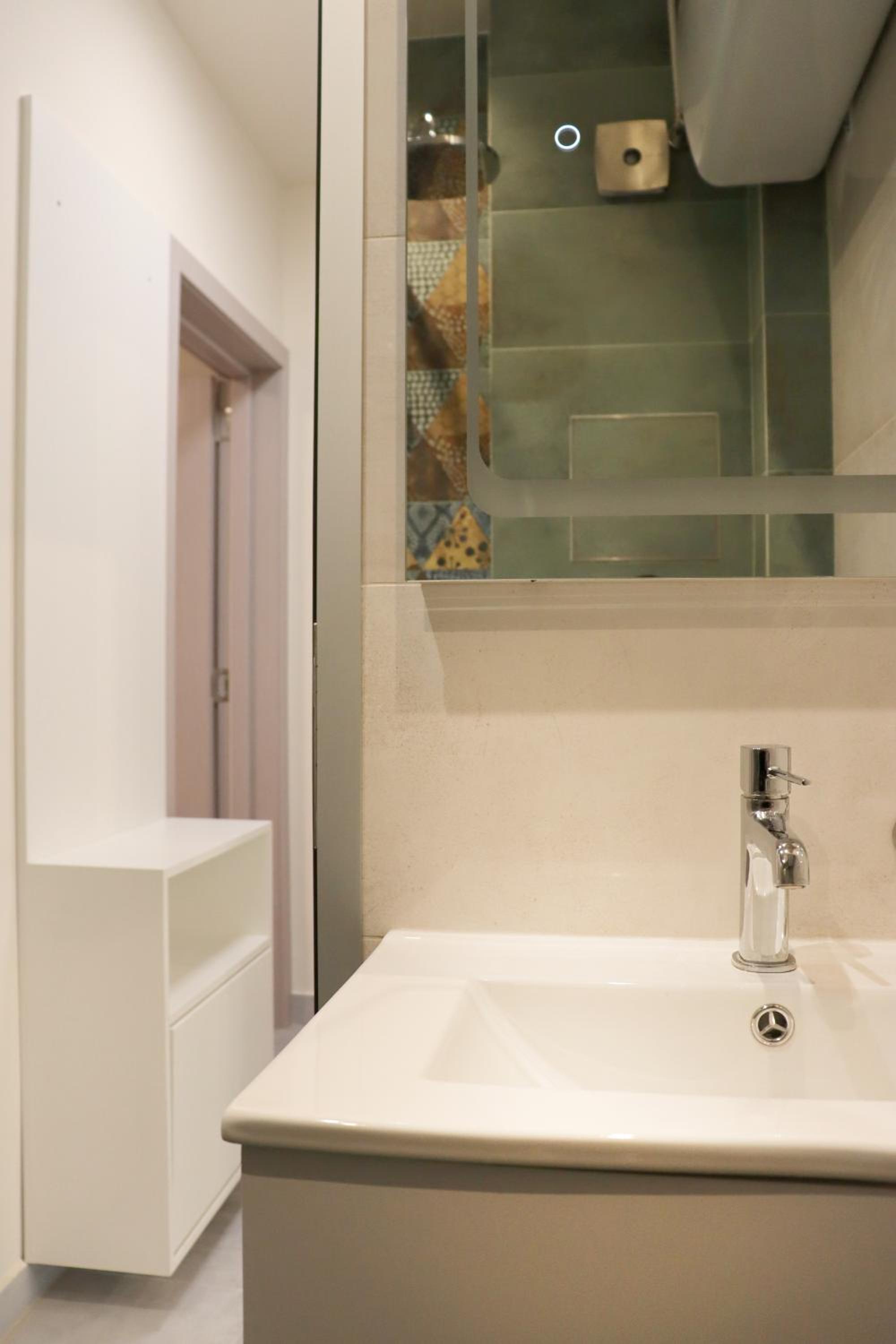 Stylish and Quiet Apt with Balcony