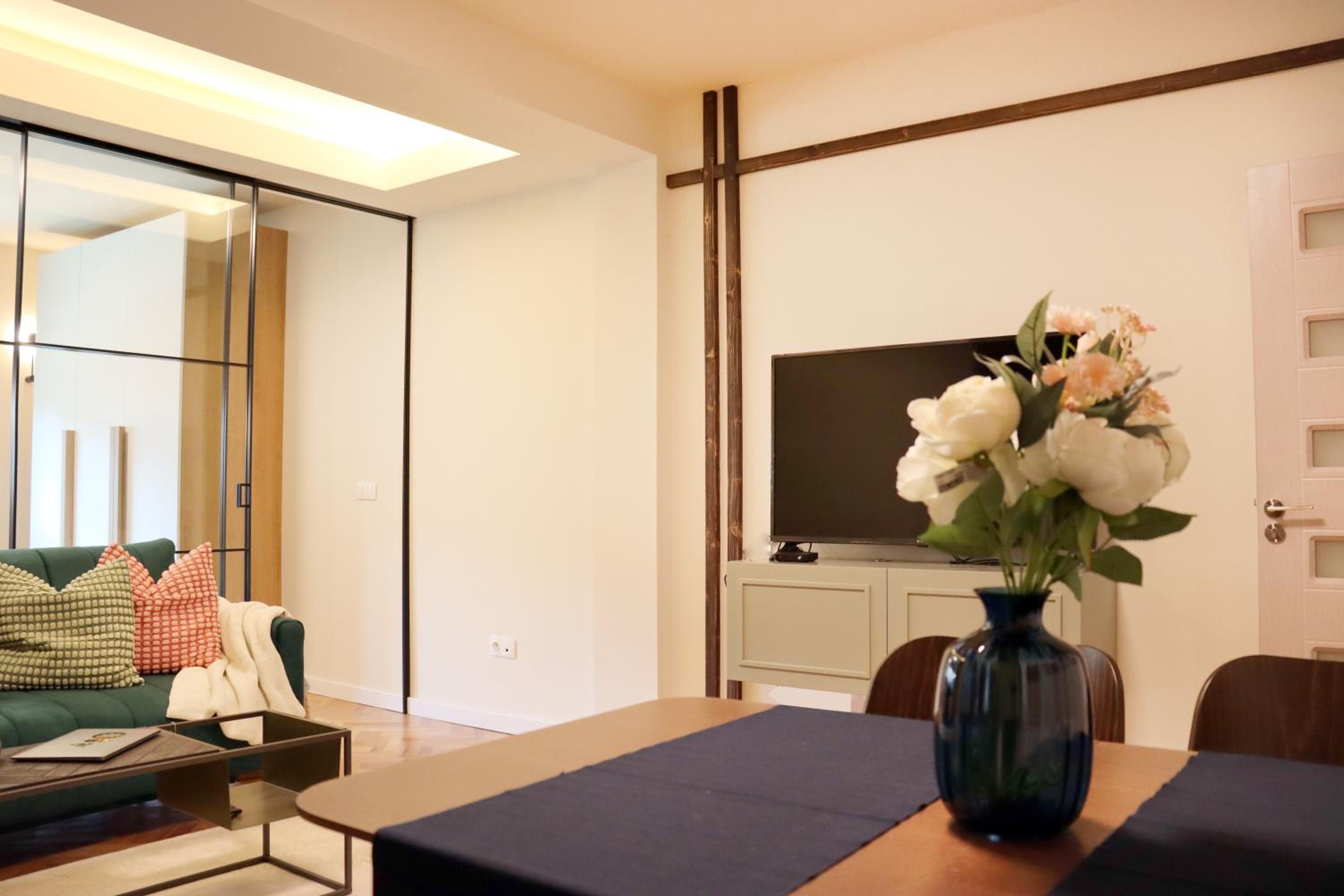 Stylish and Quiet Apt with Balcony
