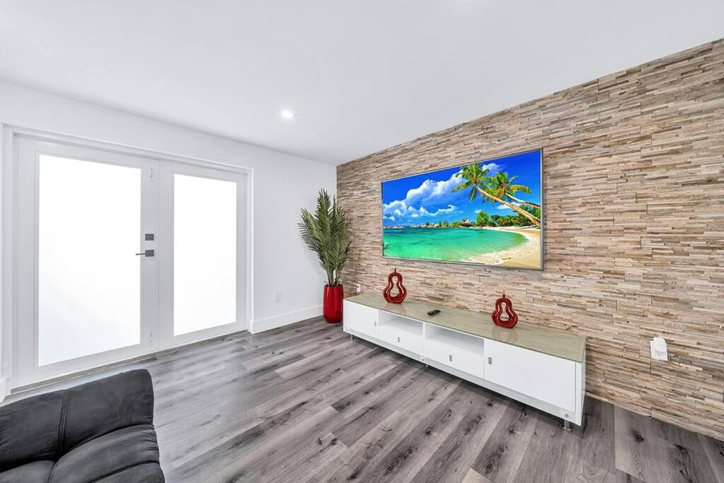 3 2 Family friendly Brand New Home w Pool