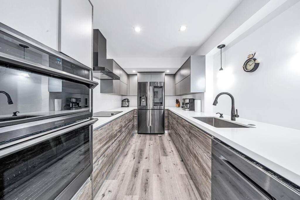 3 2 Family friendly Brand New Home w Pool