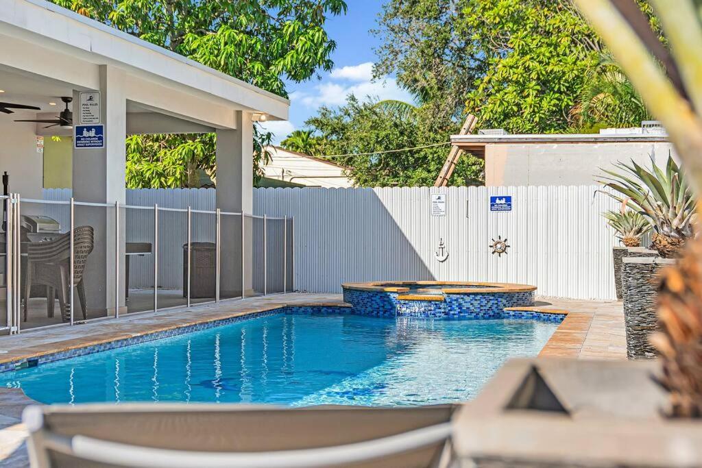 3 2 Family friendly Brand New Home w Pool