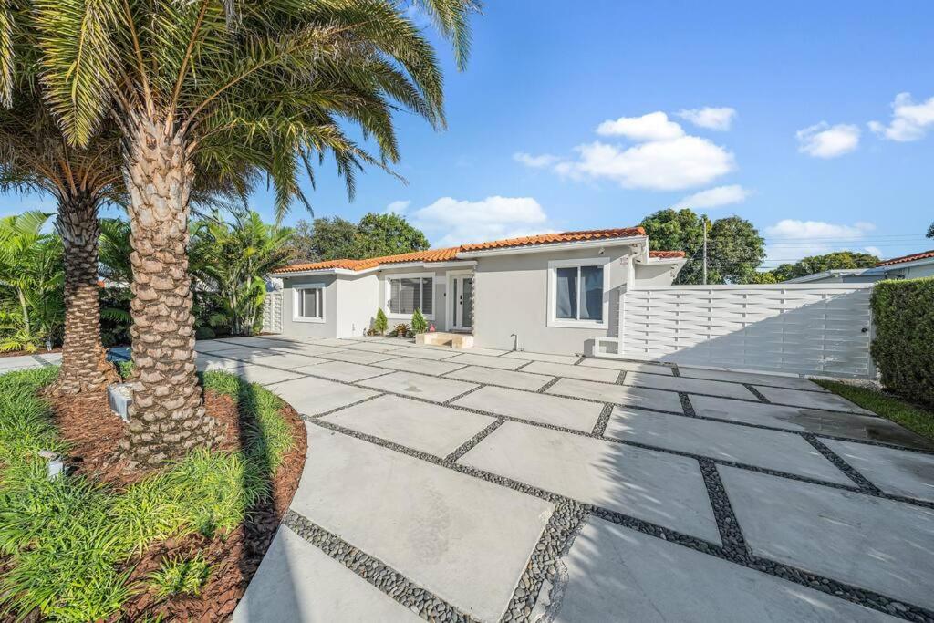 3 2 Family friendly Brand New Home w Pool