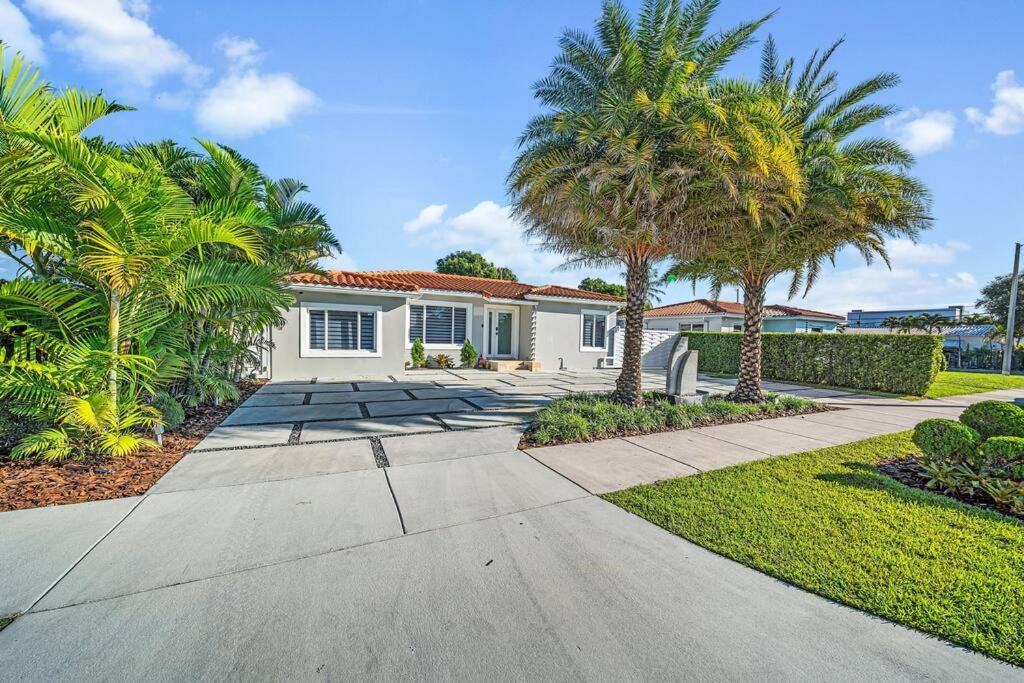 3 2 Family friendly Brand New Home w Pool