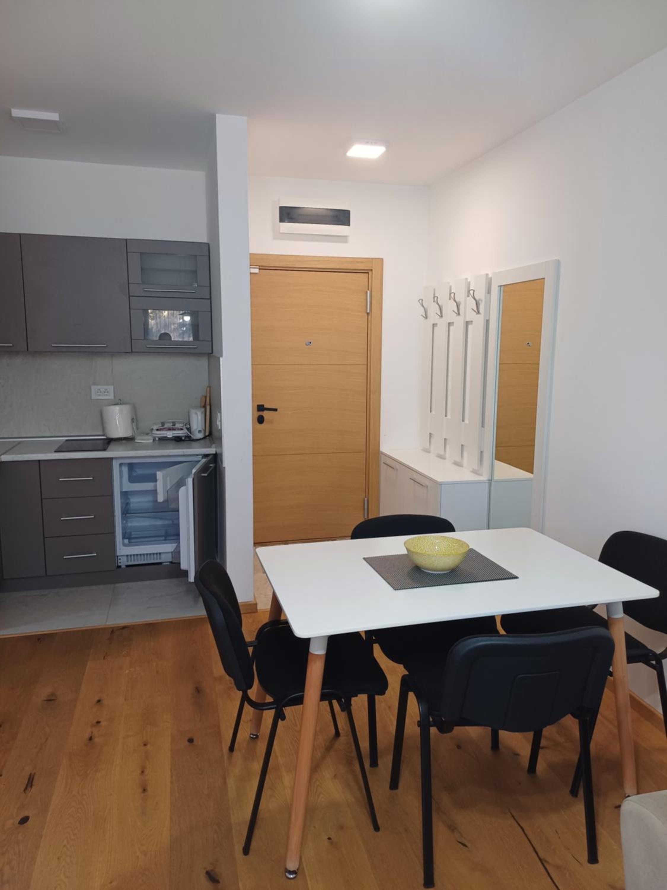 Felix Apartmani 6
