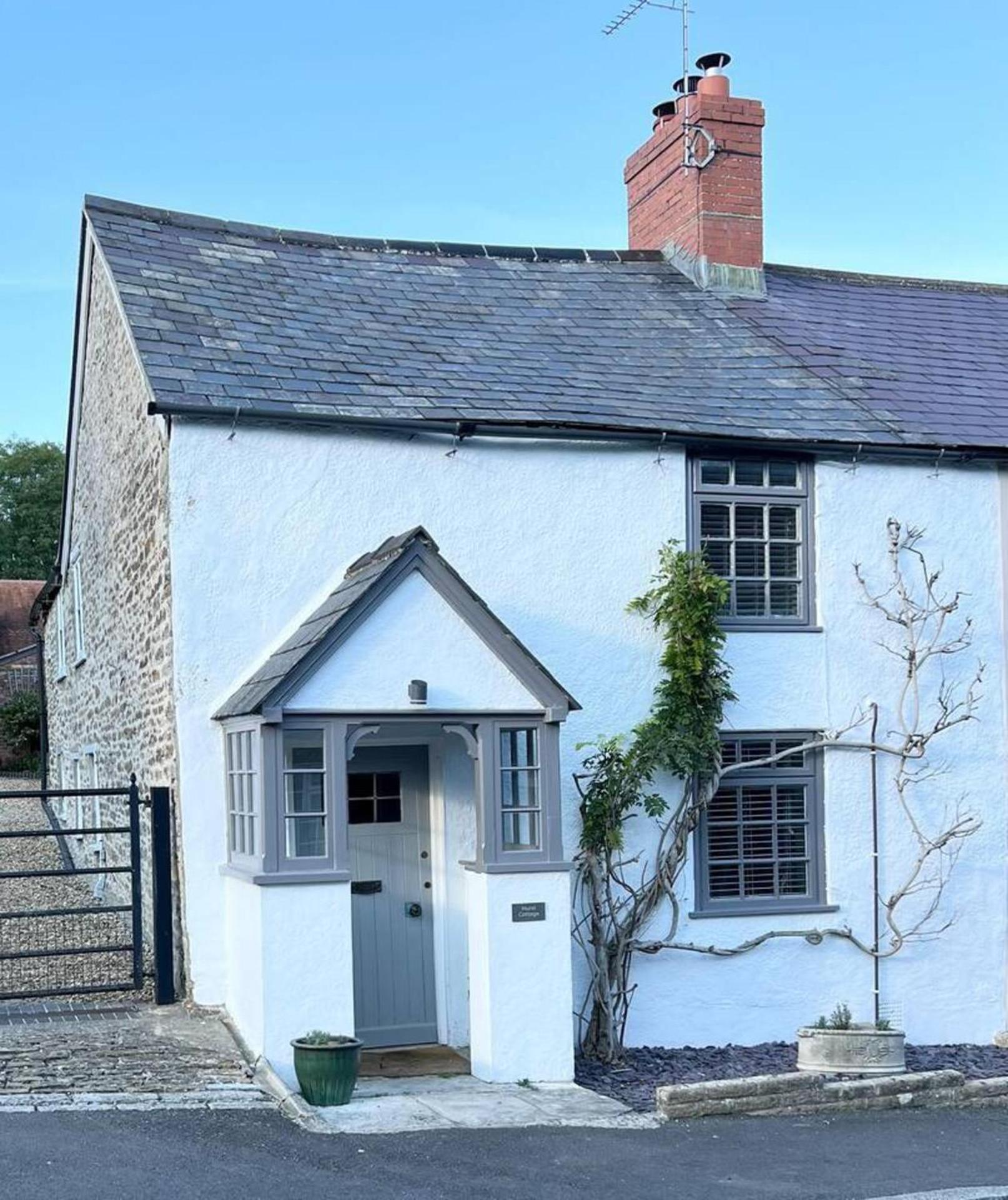 Cosy two bedrooom cottage set in a Dorset village