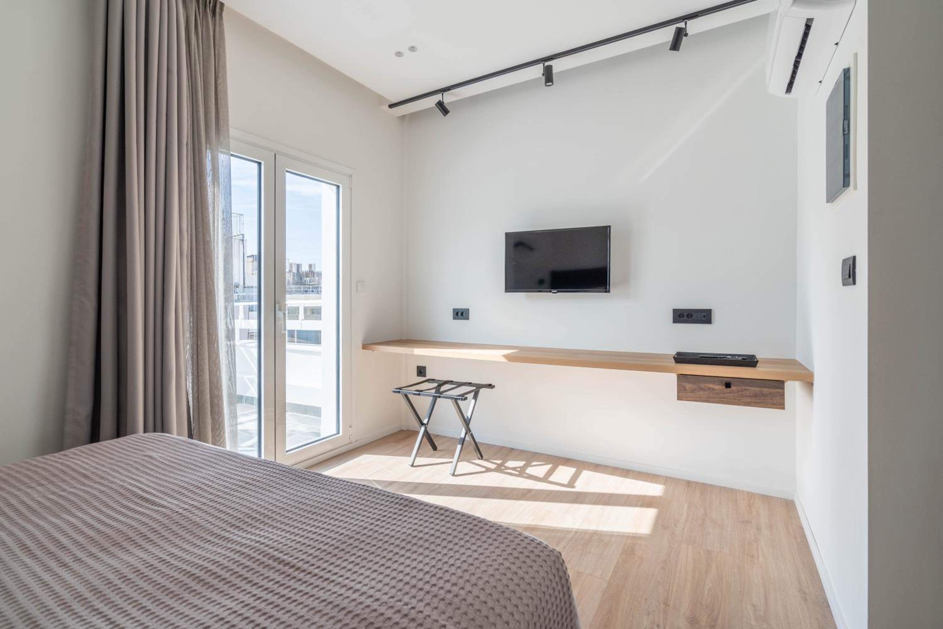 ERMOU 40 SUITES