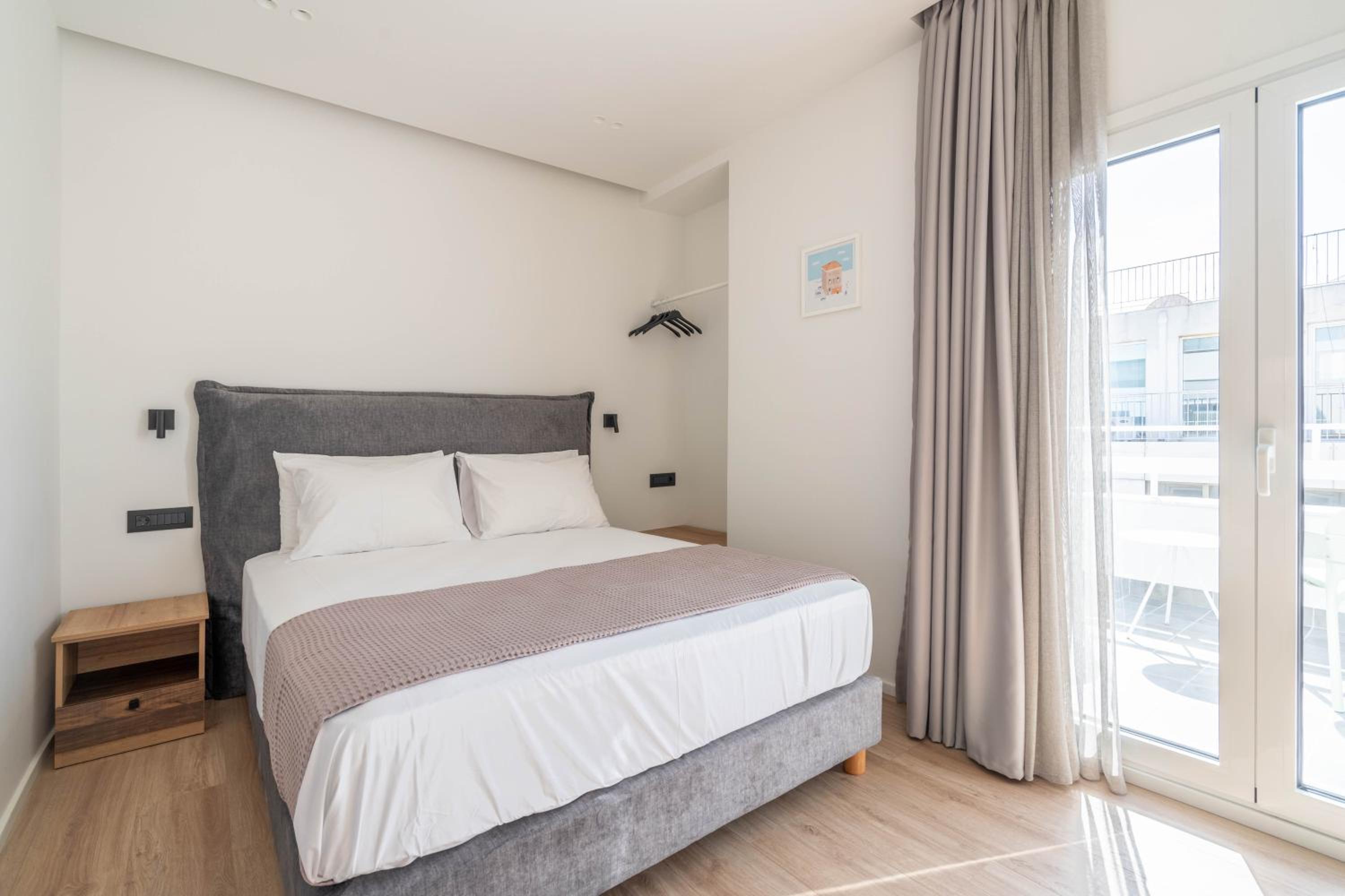 ERMOU 40 SUITES