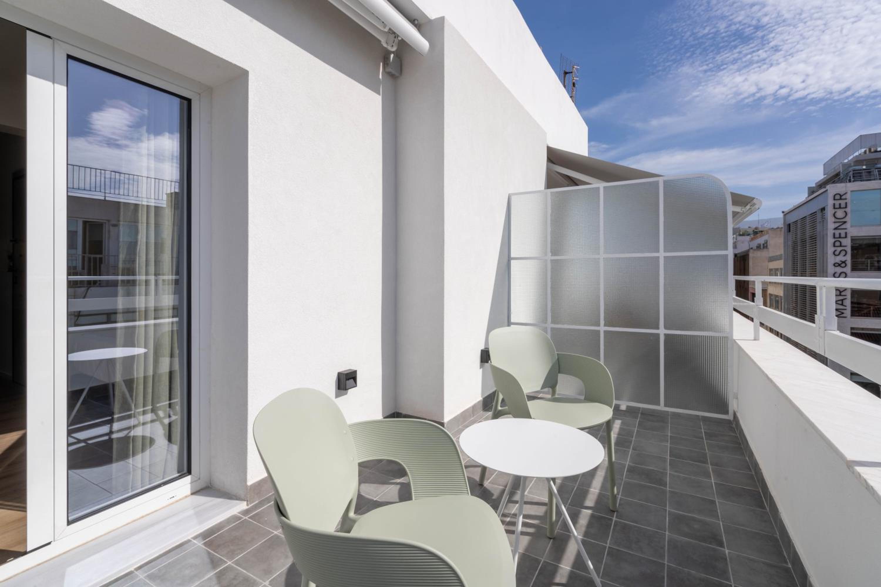 ERMOU 40 SUITES