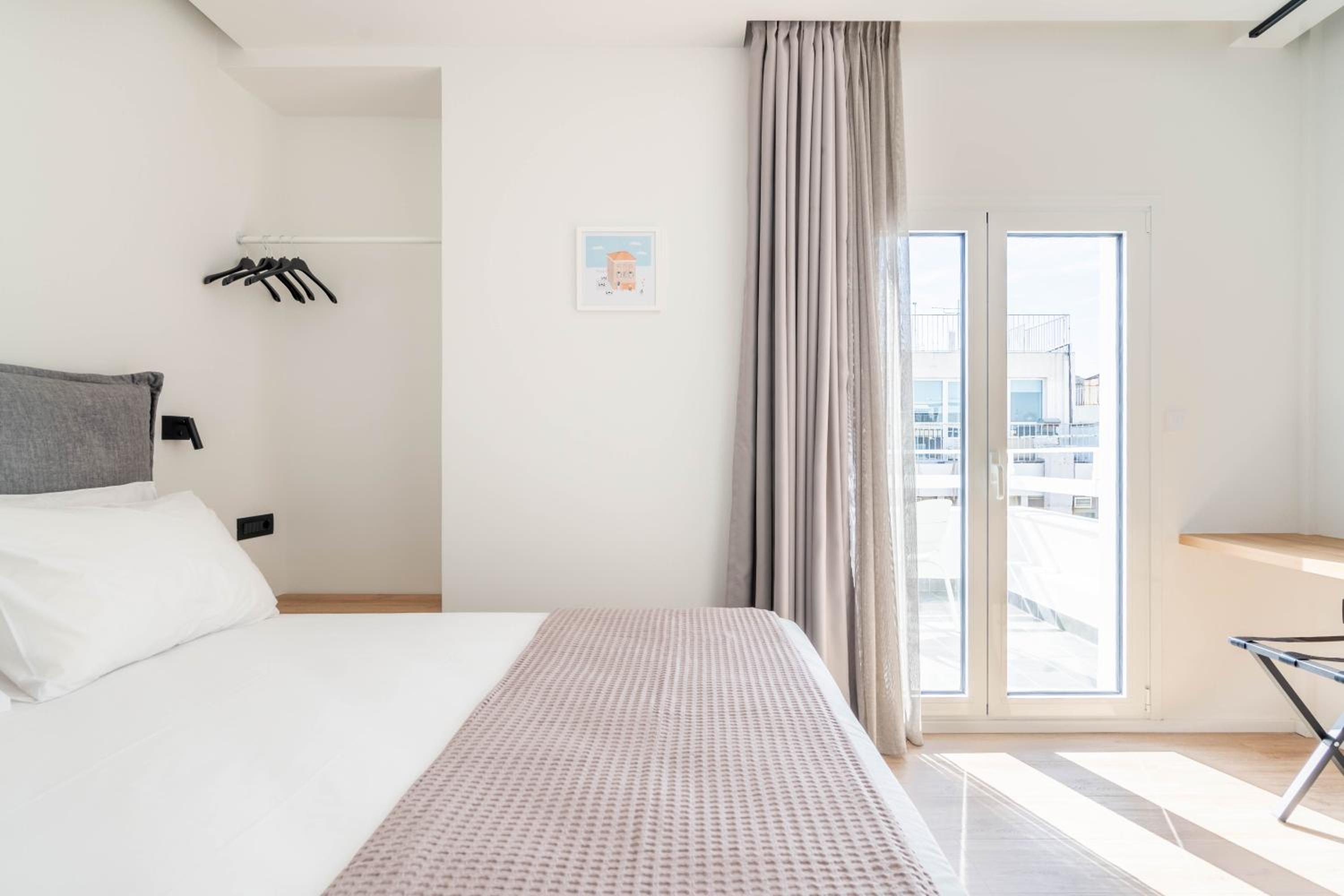 ERMOU 40 SUITES