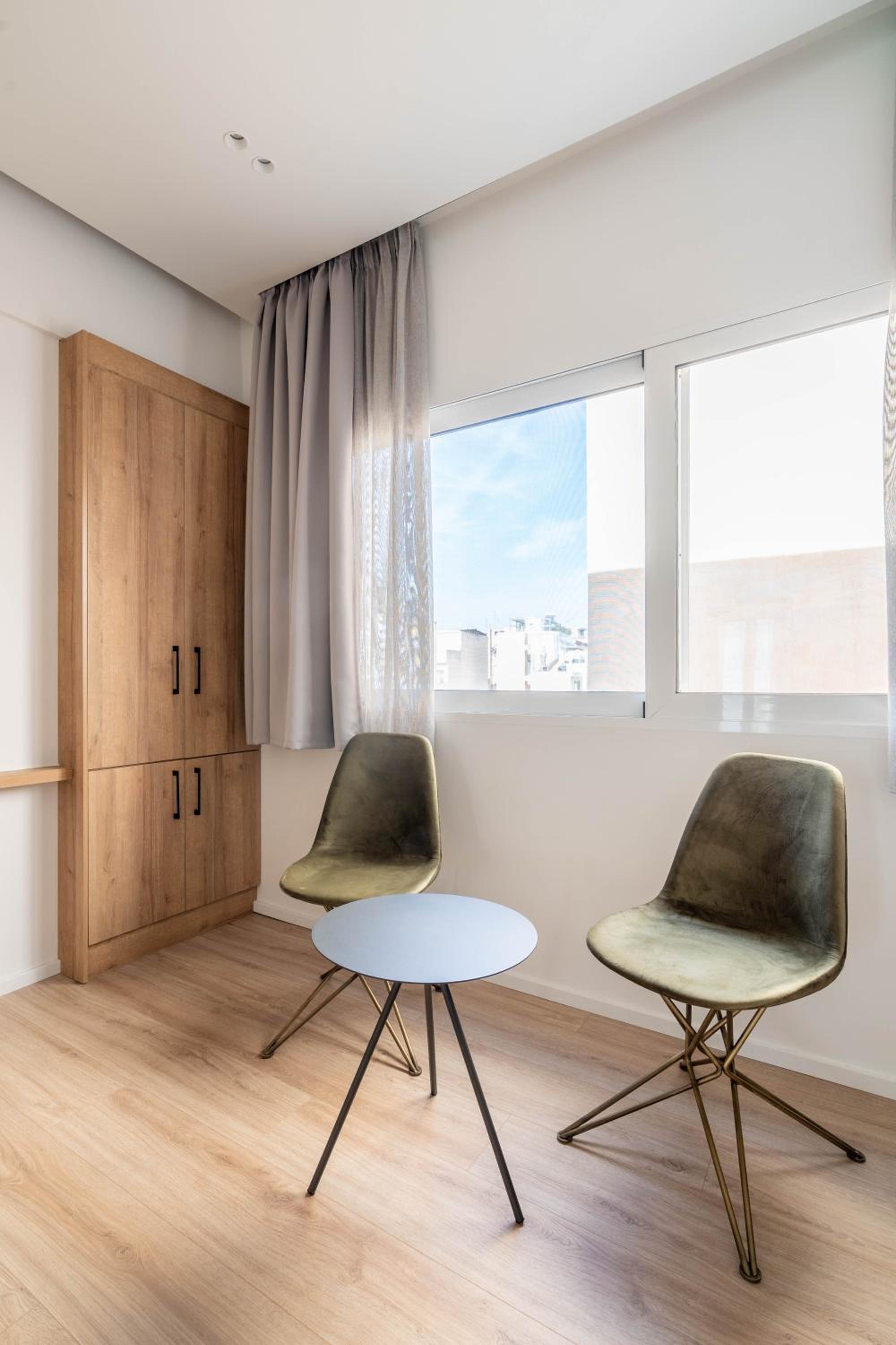 ERMOU 40 SUITES