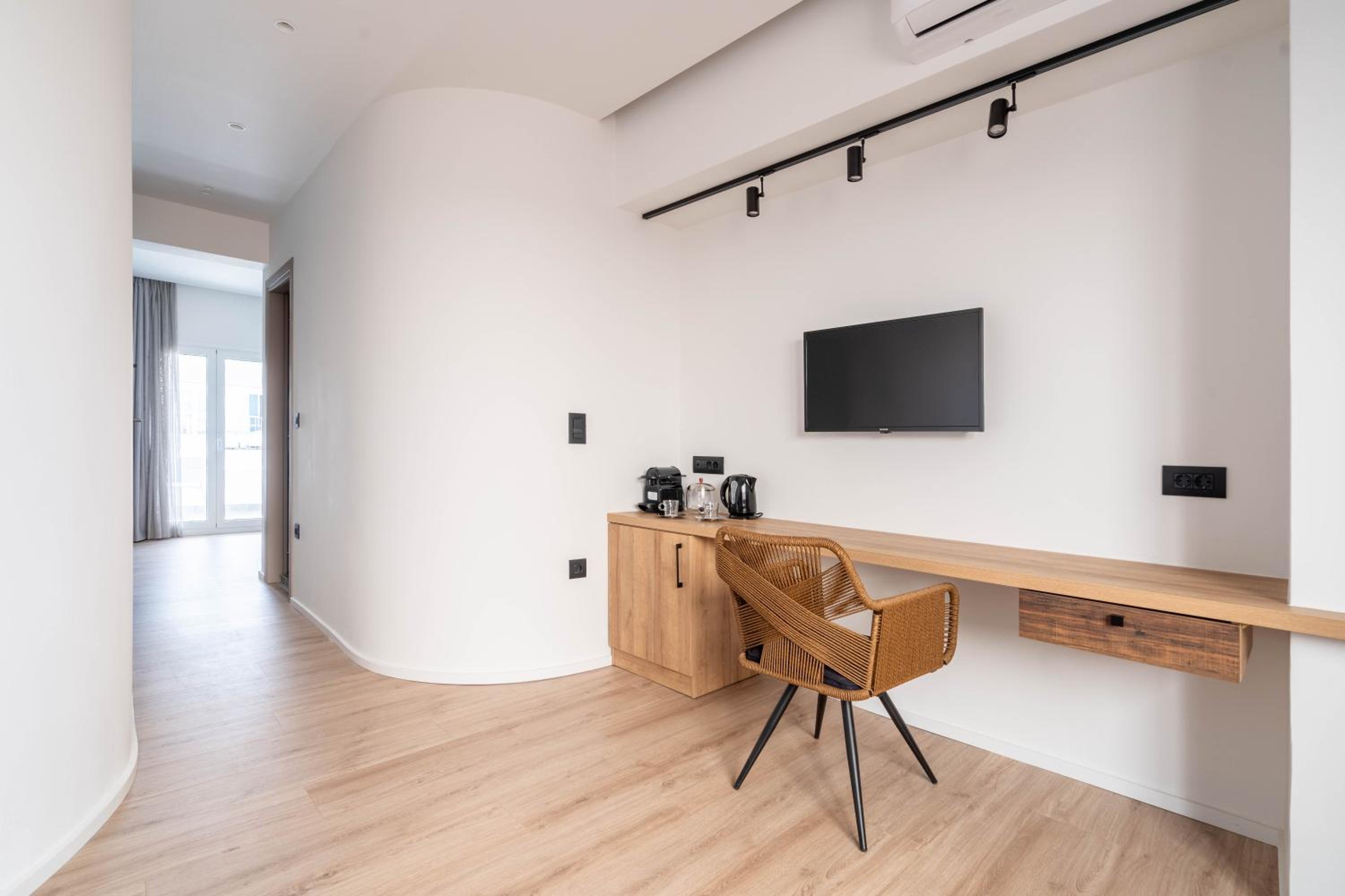 ERMOU 40 SUITES