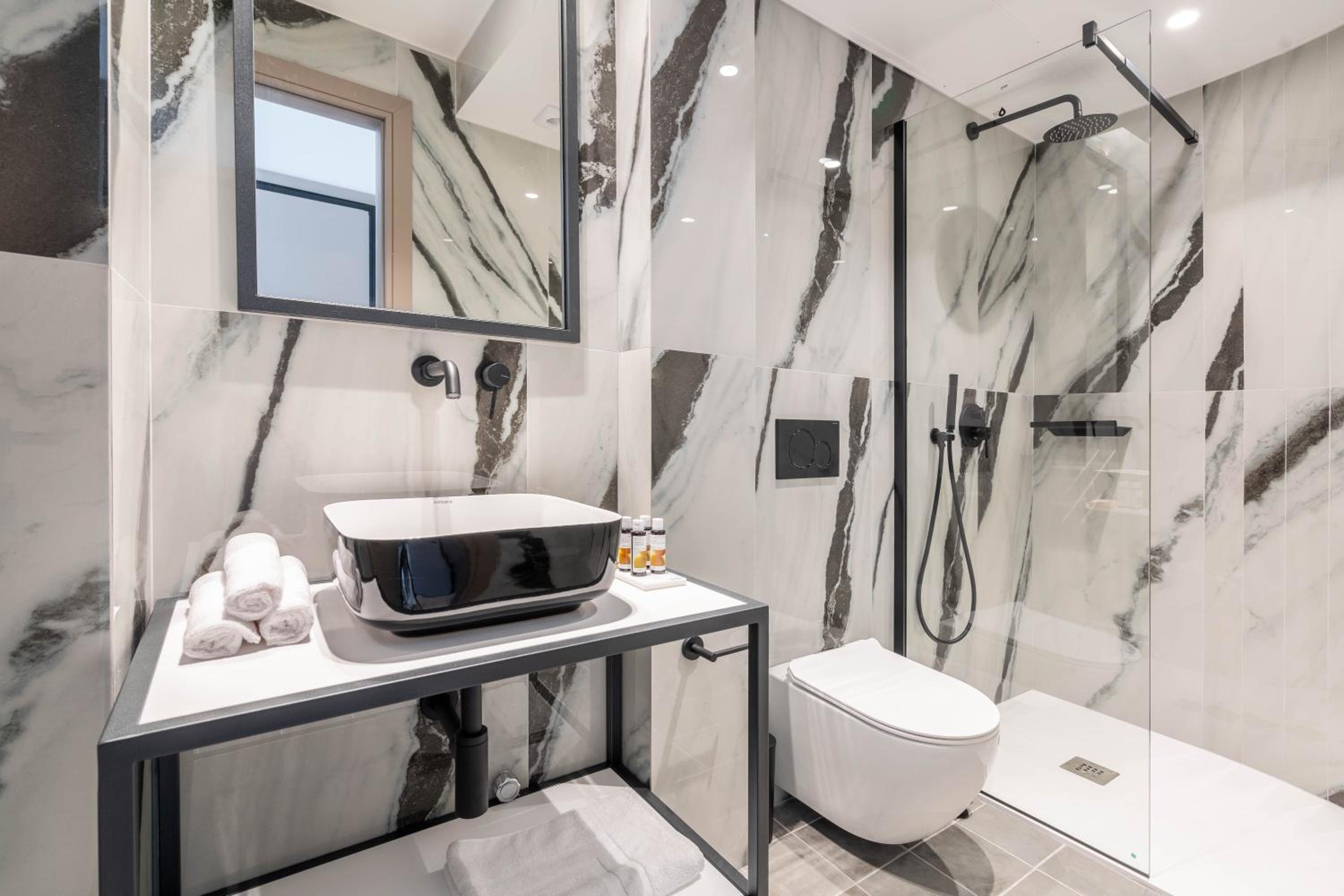 ERMOU 40 SUITES