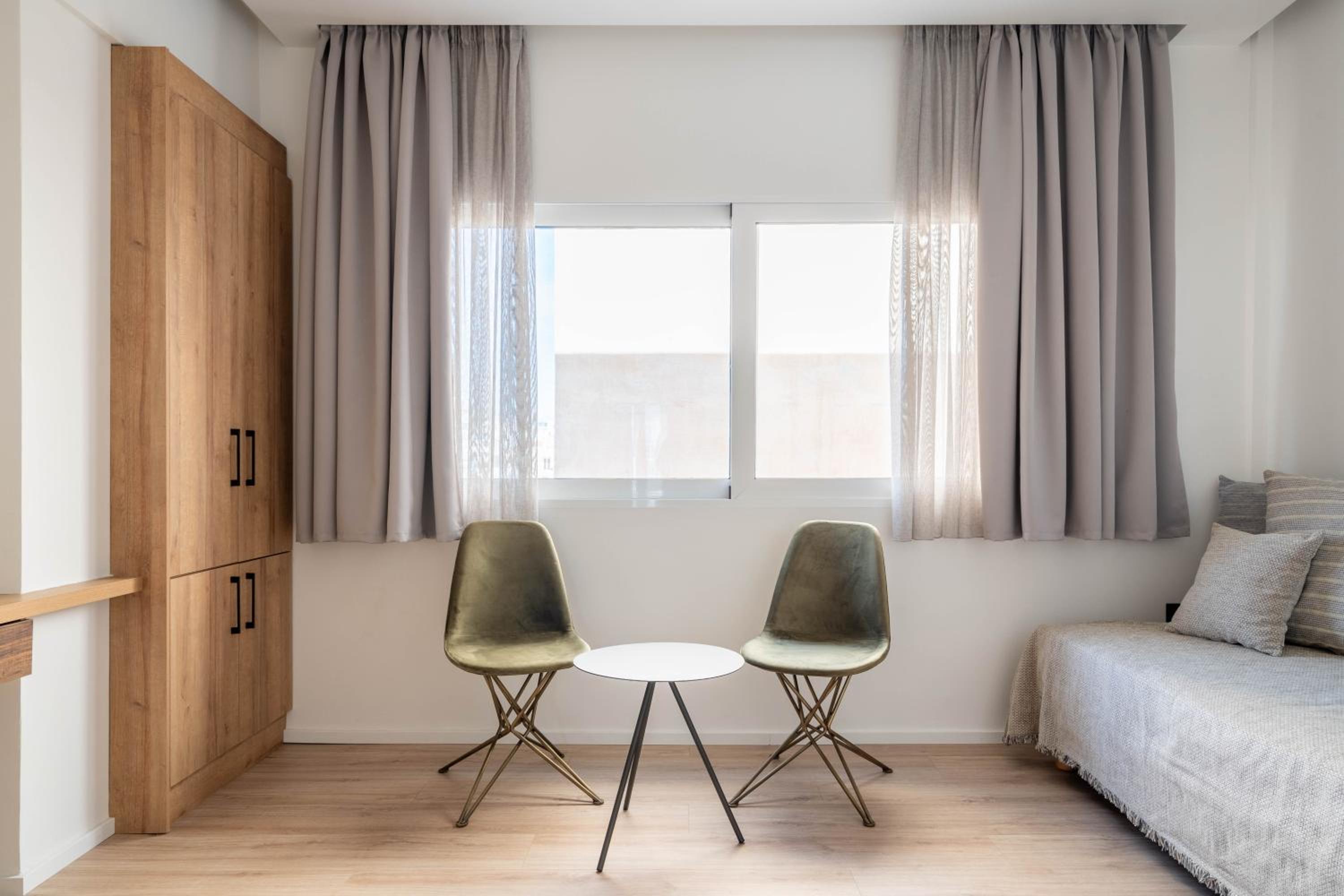 ERMOU 40 SUITES
