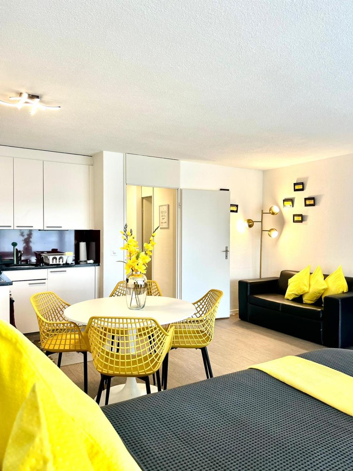 Little Penthouse ****