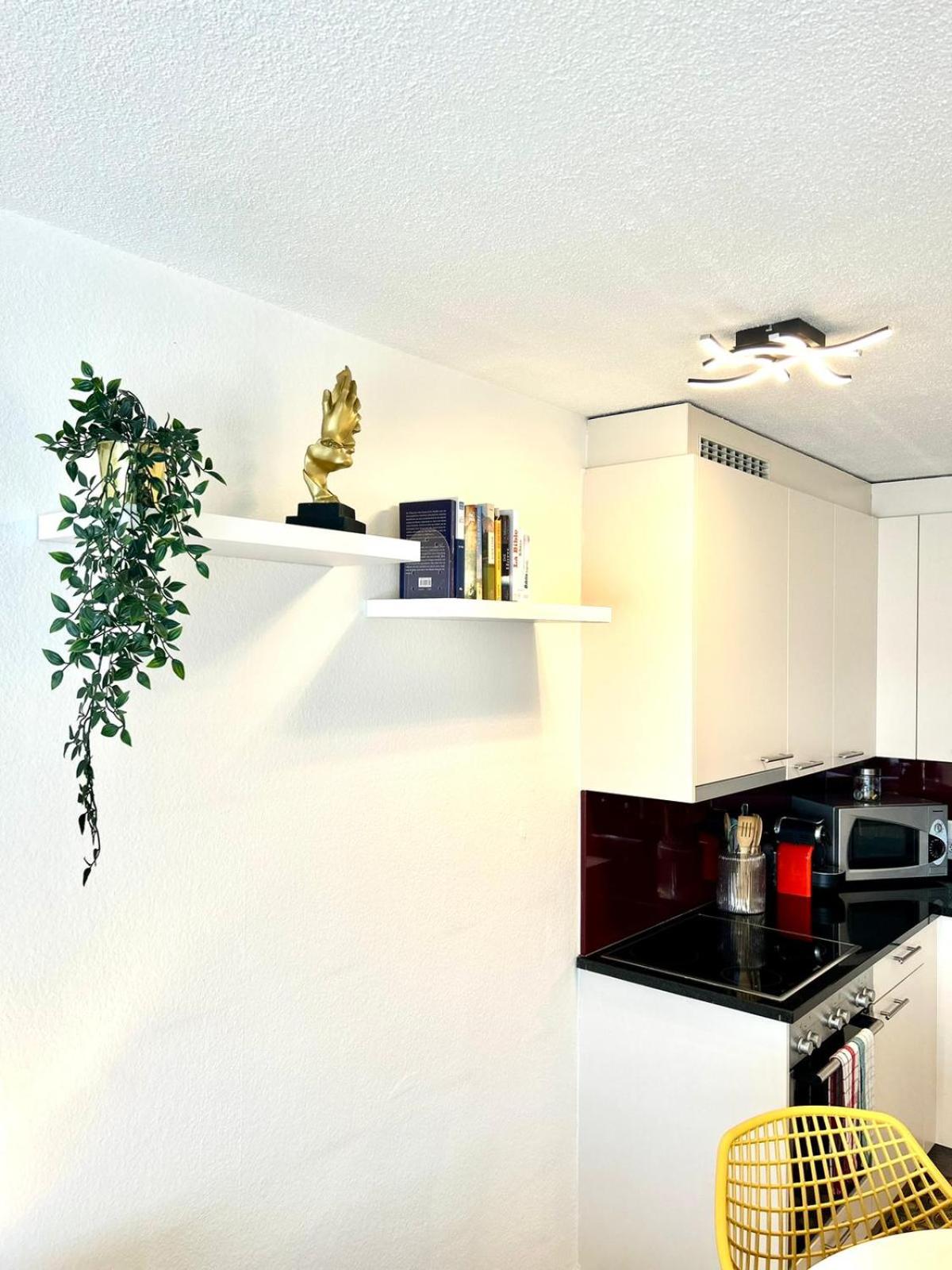 Little Penthouse ****
